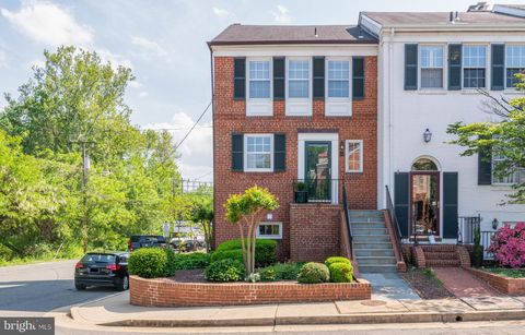 Photo of 202 Green Street, ALEXANDRIA, VA 22314 (MLS # VAAX2054596)