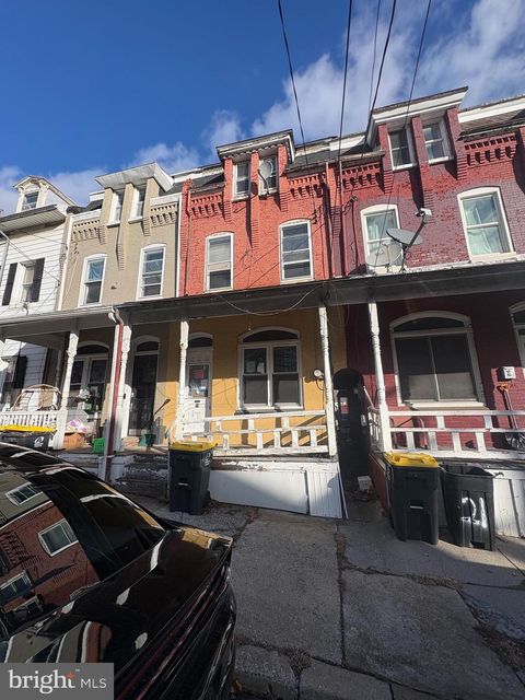 19 E HIGH STREET WOMELSDORF PA 19567