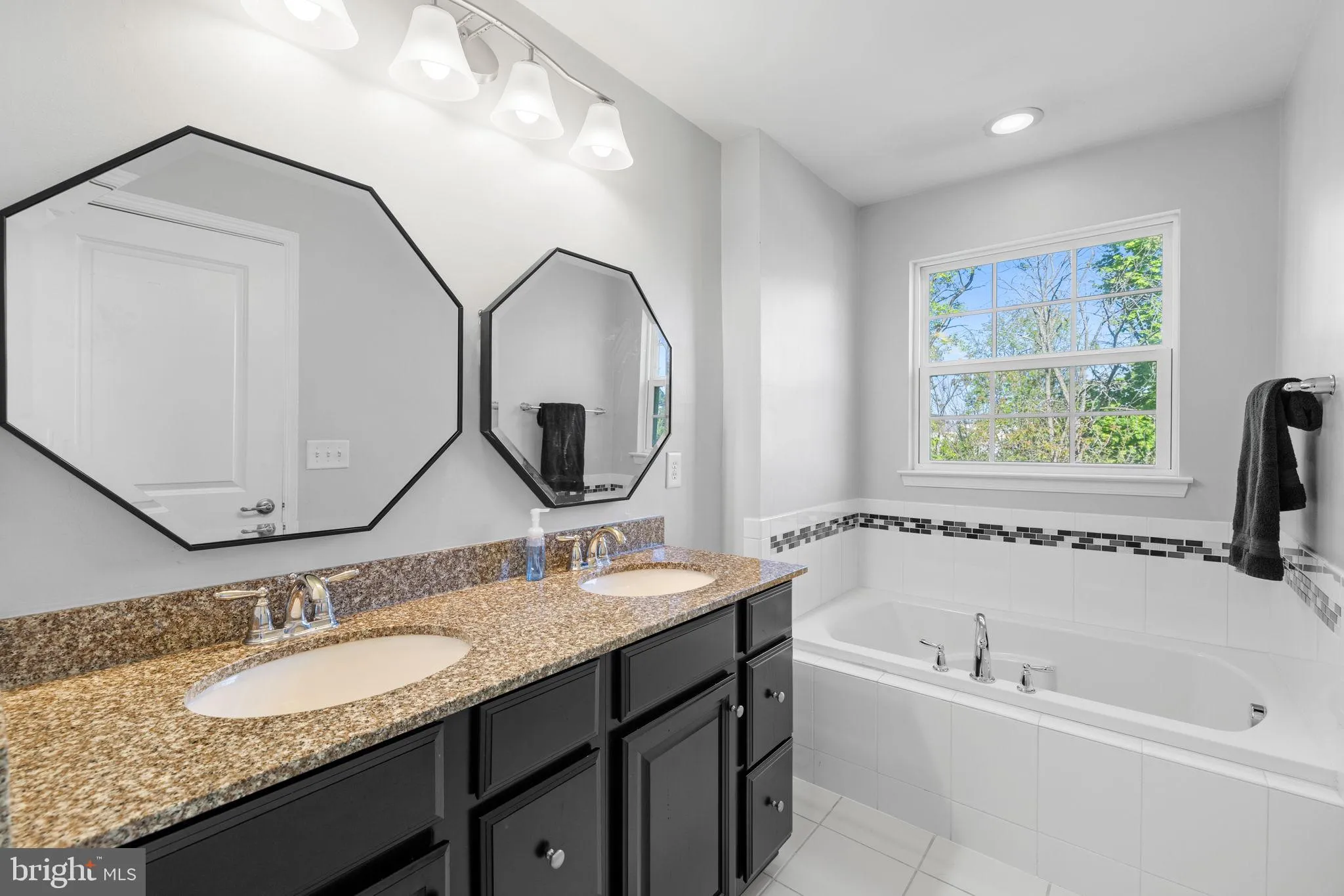 Wyncote, Pennsylvania 19095, United States, 3 Bedrooms Bedrooms, ,3 BathroomsBathrooms,Residential,Pending,118624