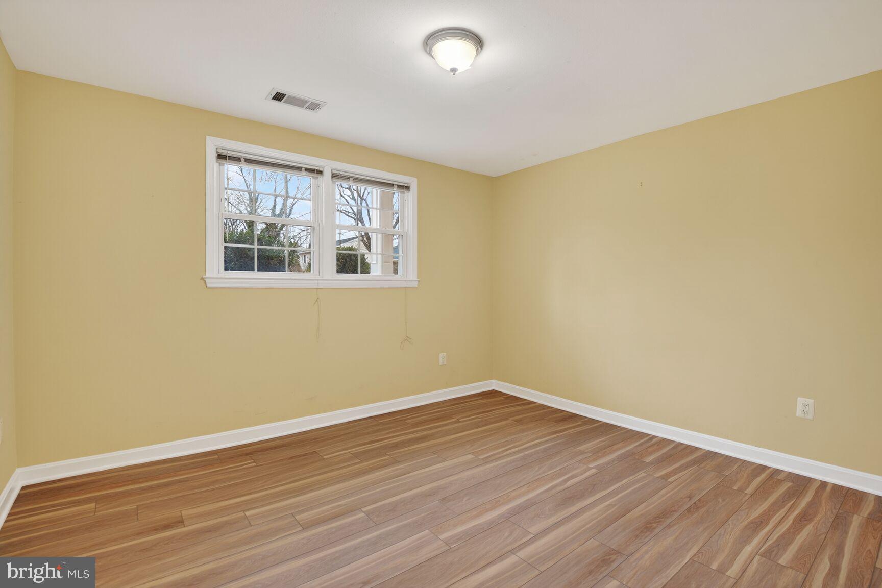 MC LEAN WEST - Residential Lease