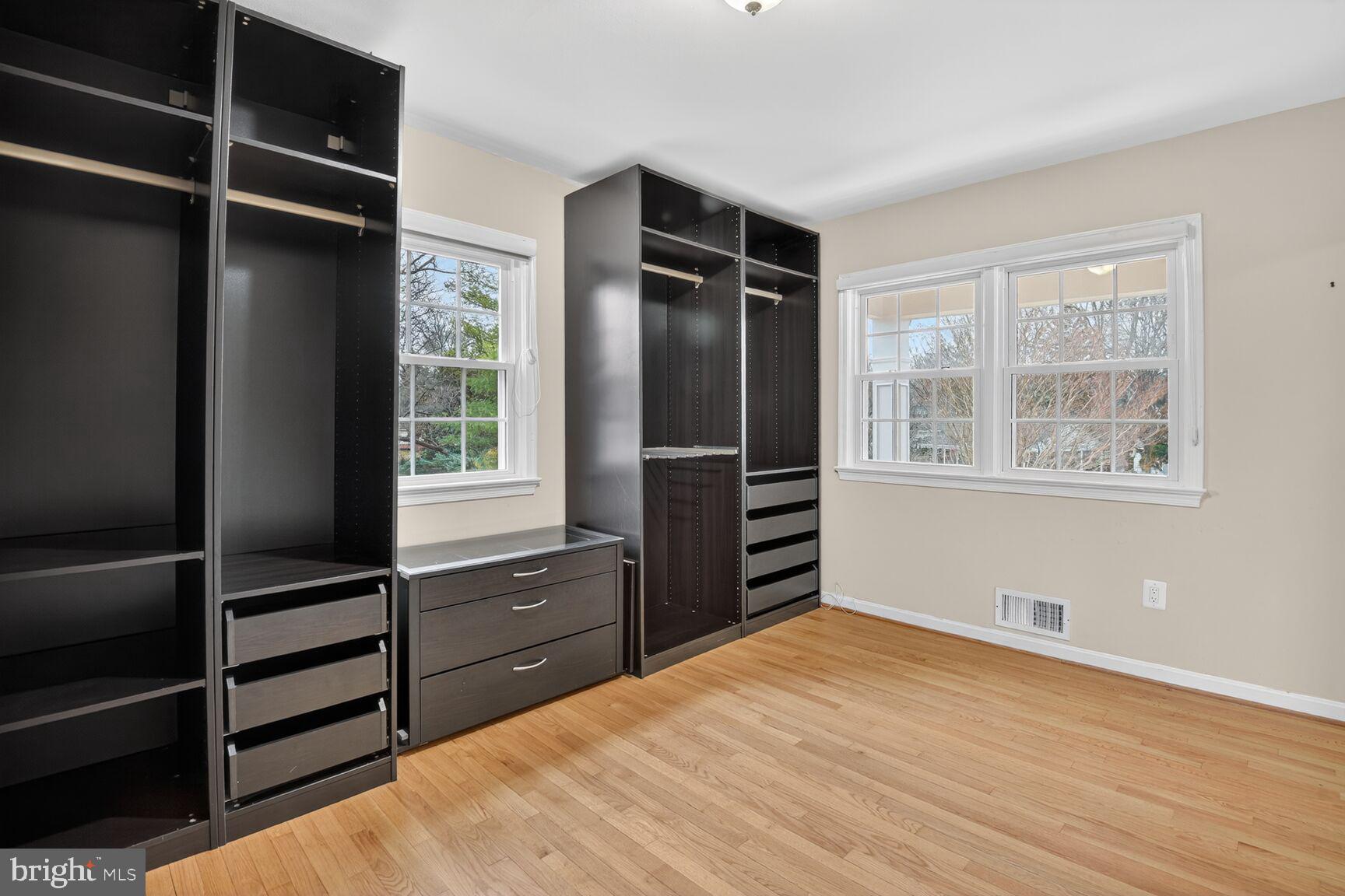 MC LEAN WEST - Residential Lease