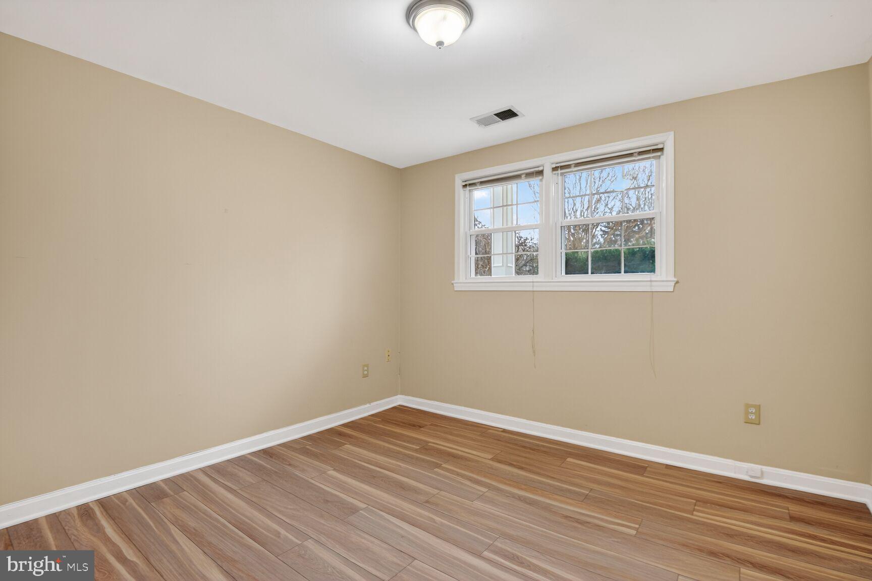 MC LEAN WEST - Residential Lease