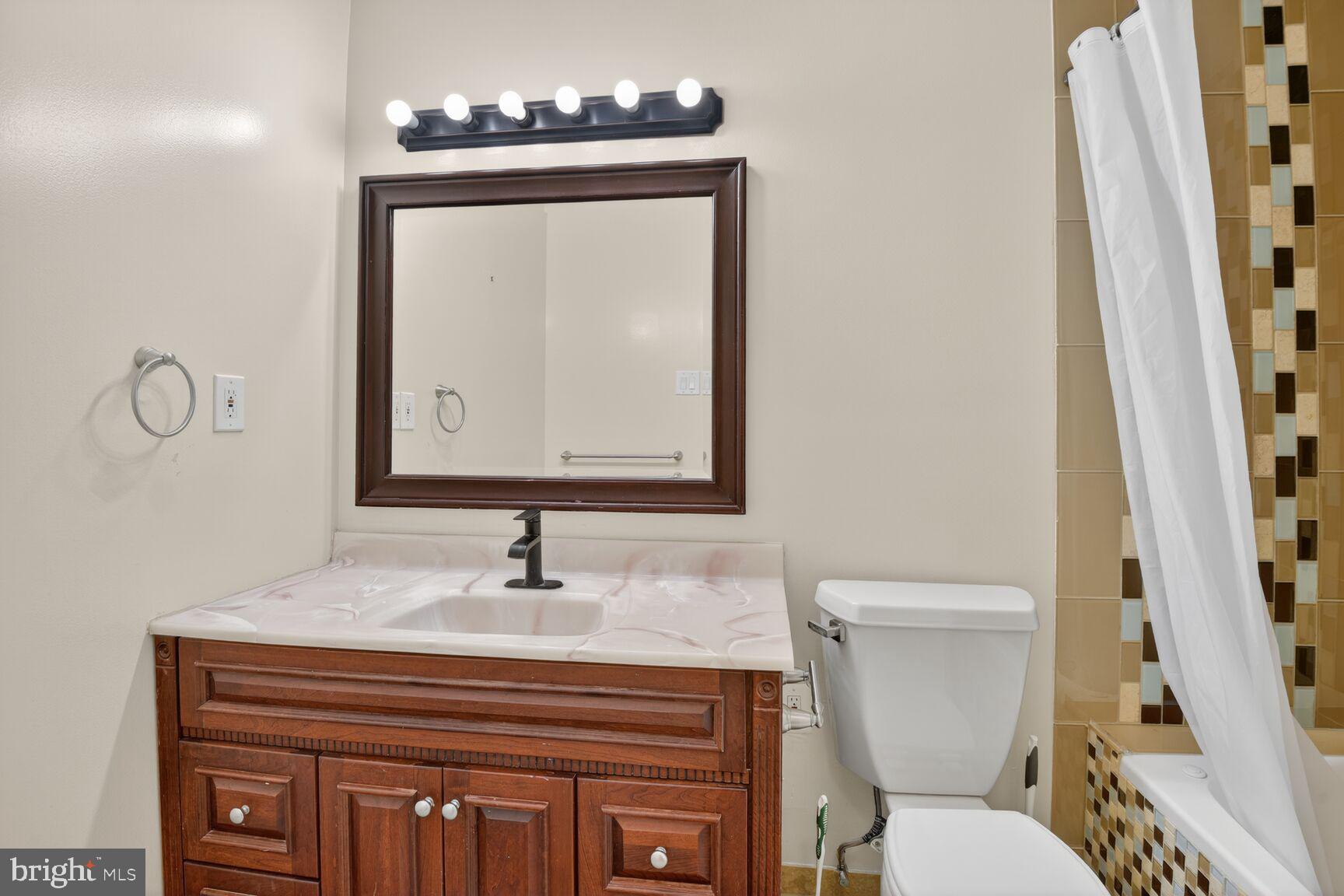 MC LEAN WEST - Residential Lease