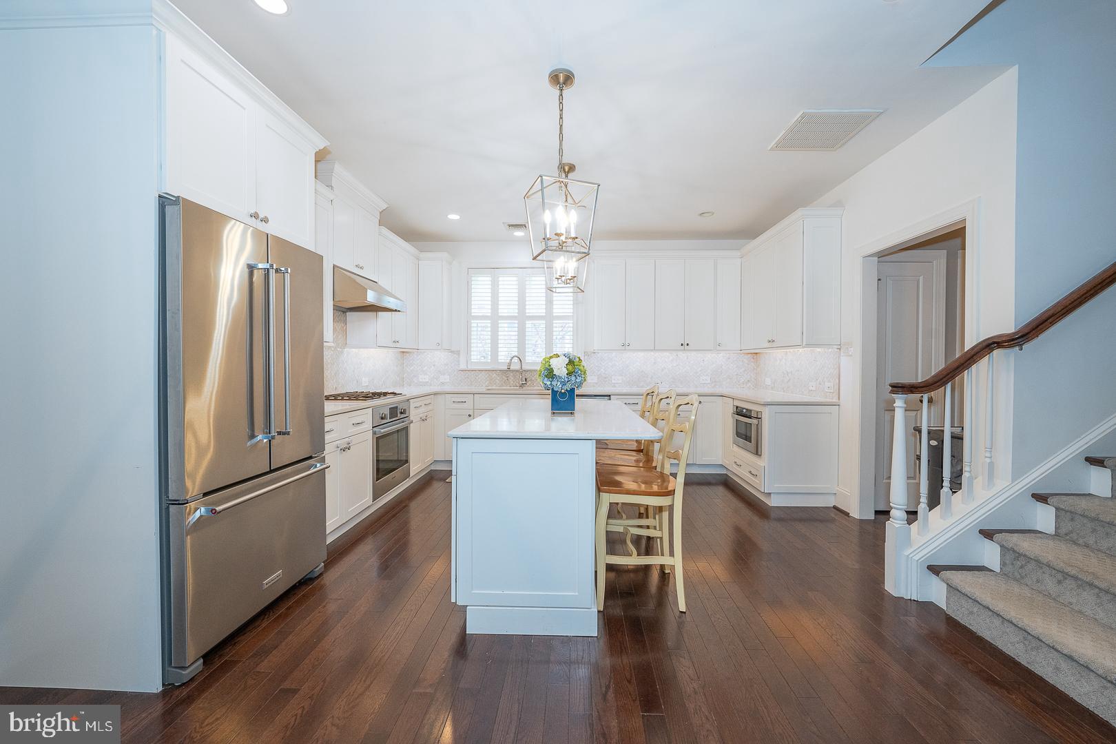 VILLAGE SQUARE - Residential