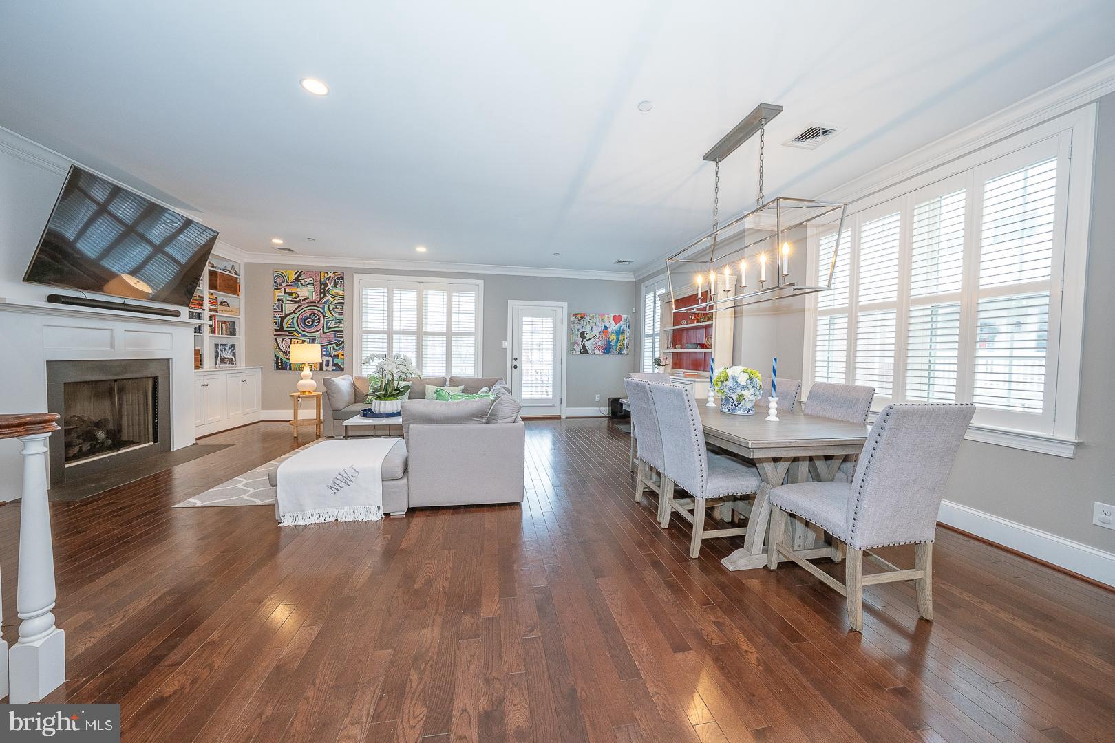 VILLAGE SQUARE - Residential