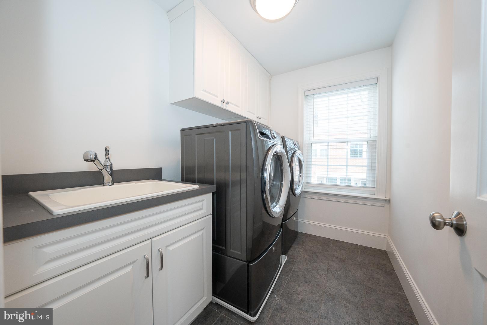 VILLAGE SQUARE - Residential