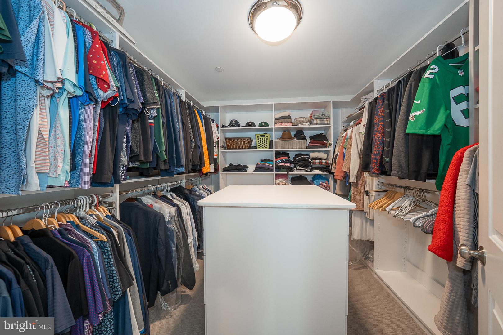 VILLAGE SQUARE - Residential