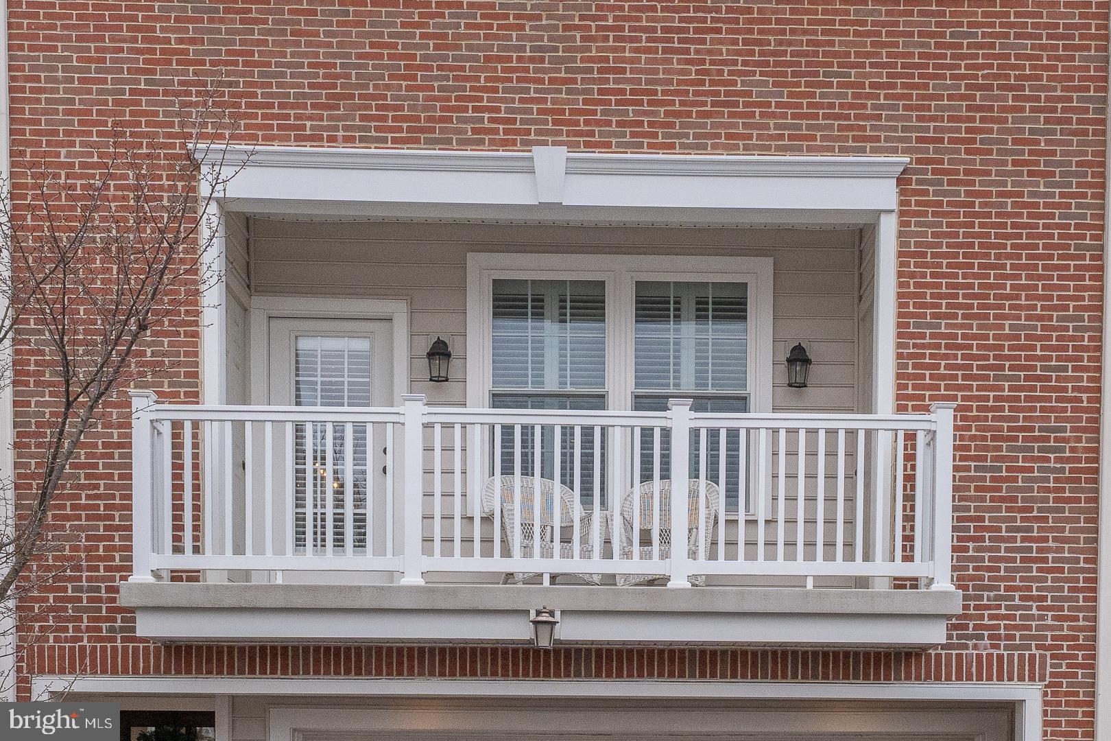 VILLAGE SQUARE - Residential