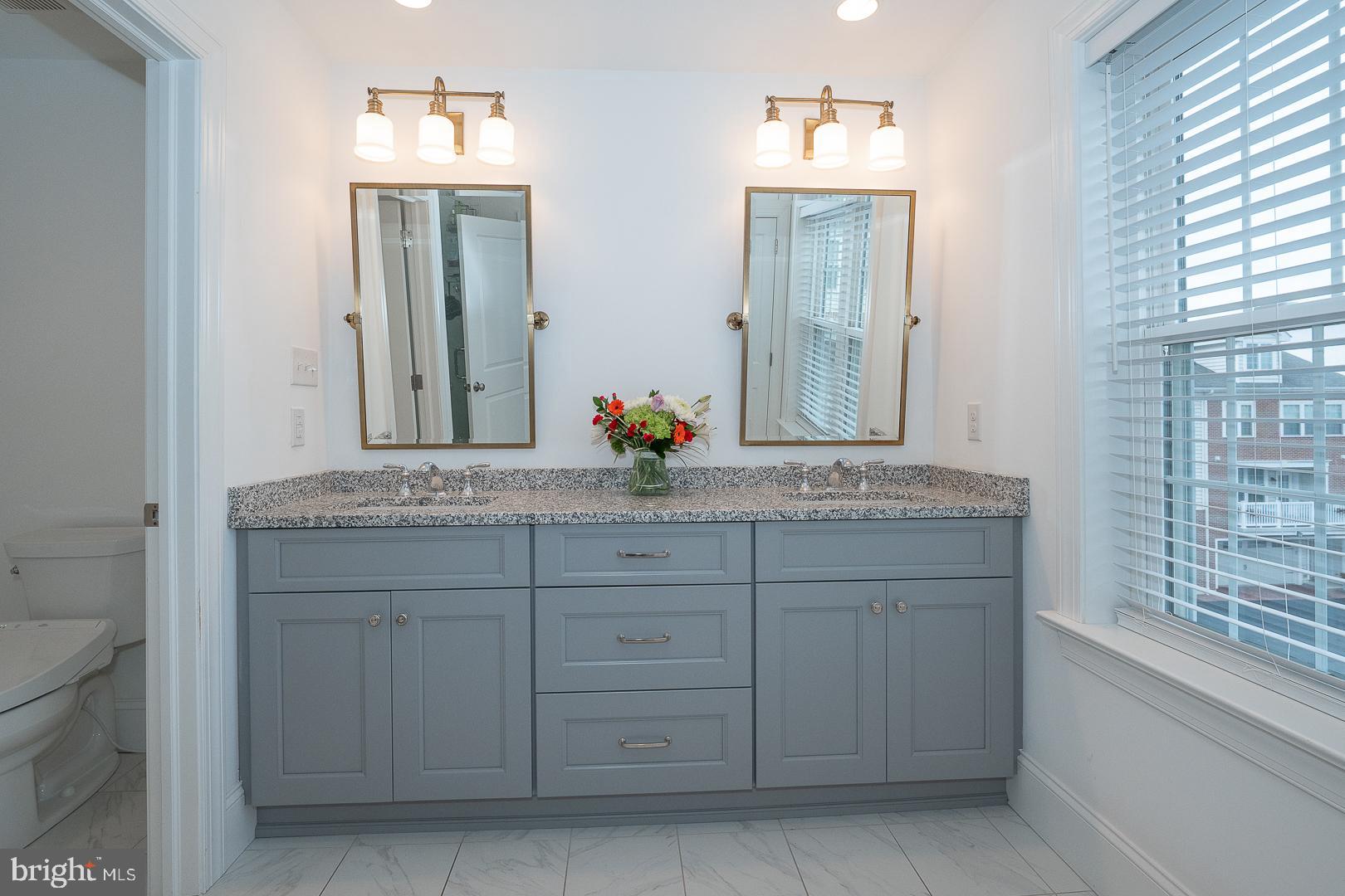 VILLAGE SQUARE - Residential