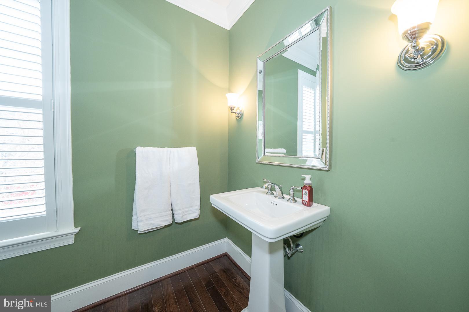 VILLAGE SQUARE - Residential