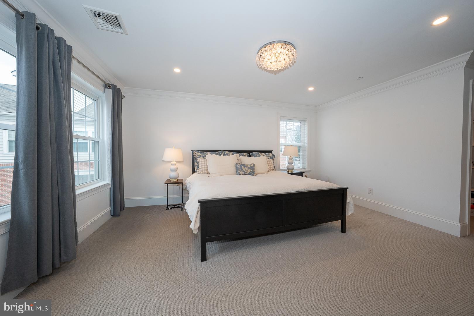 VILLAGE SQUARE - Residential