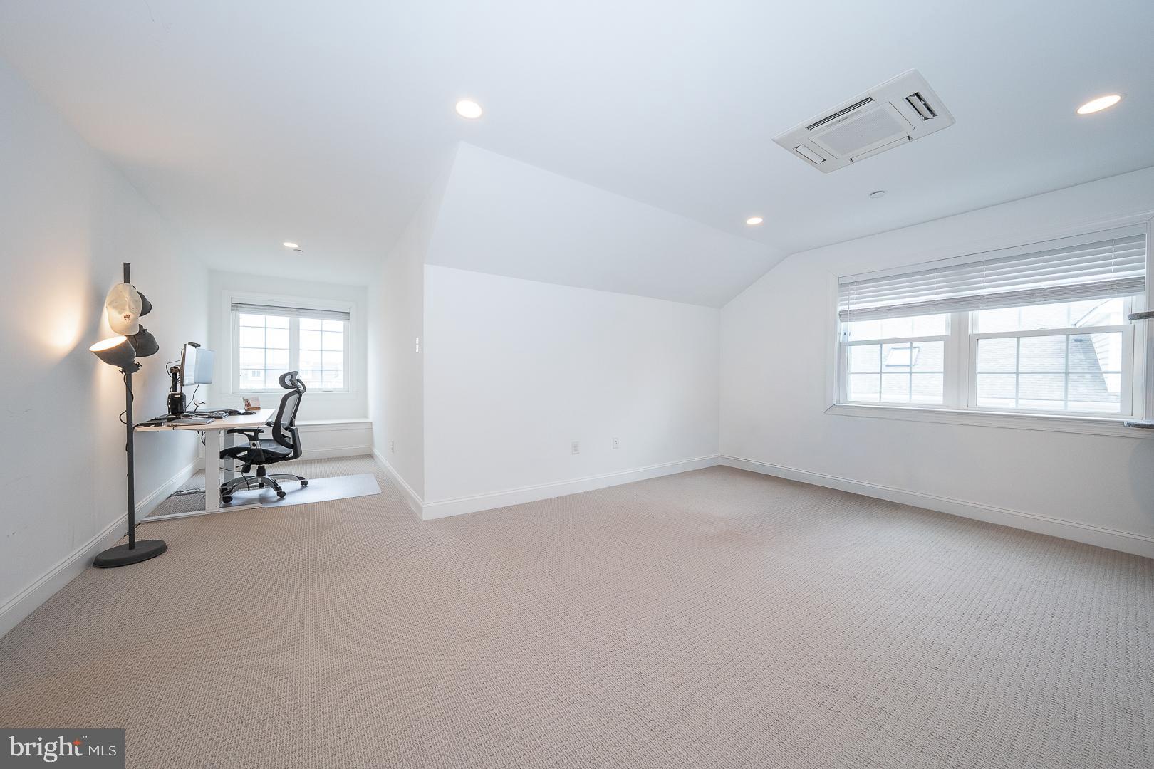 VILLAGE SQUARE - Residential