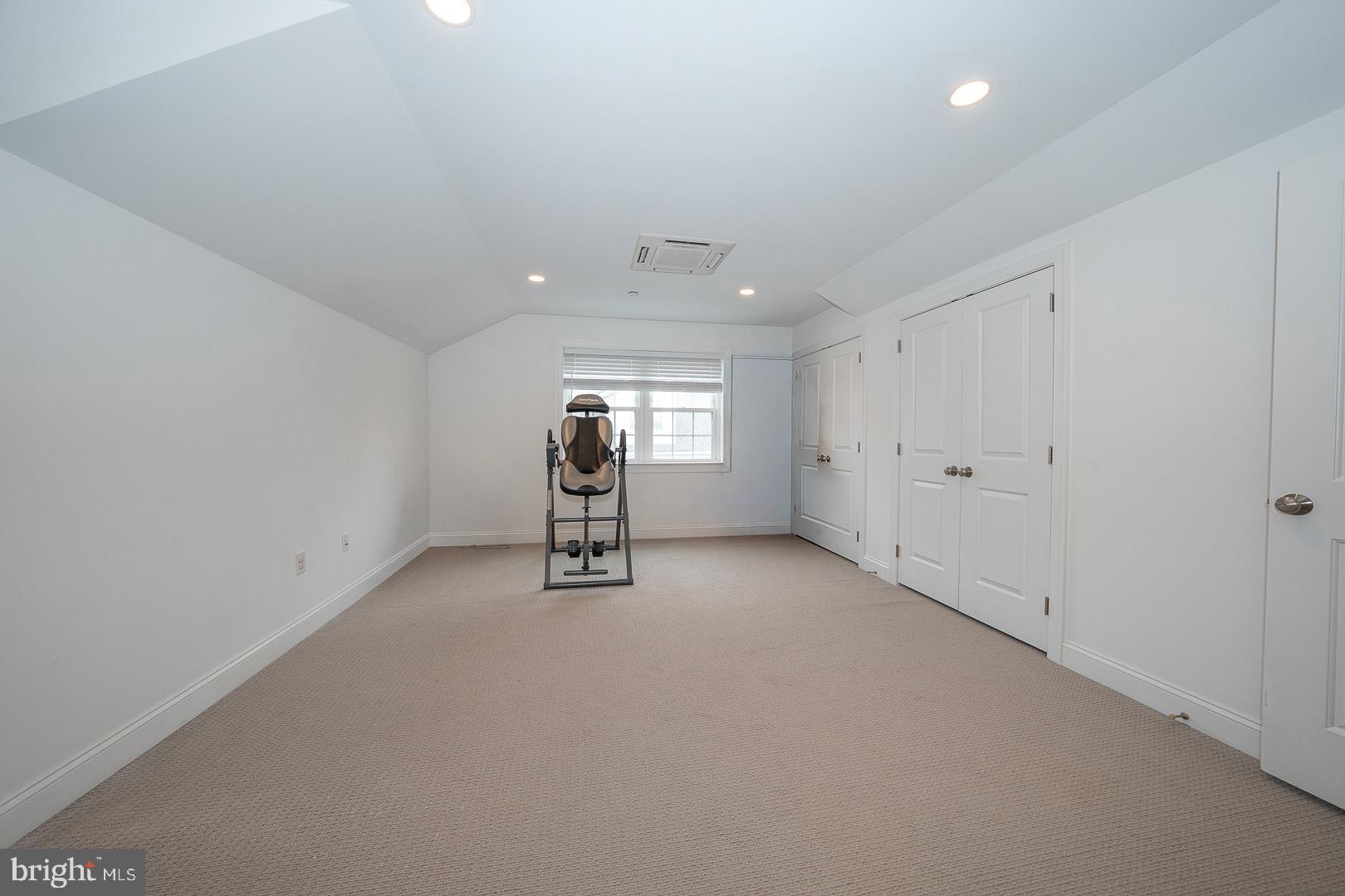 VILLAGE SQUARE - Residential