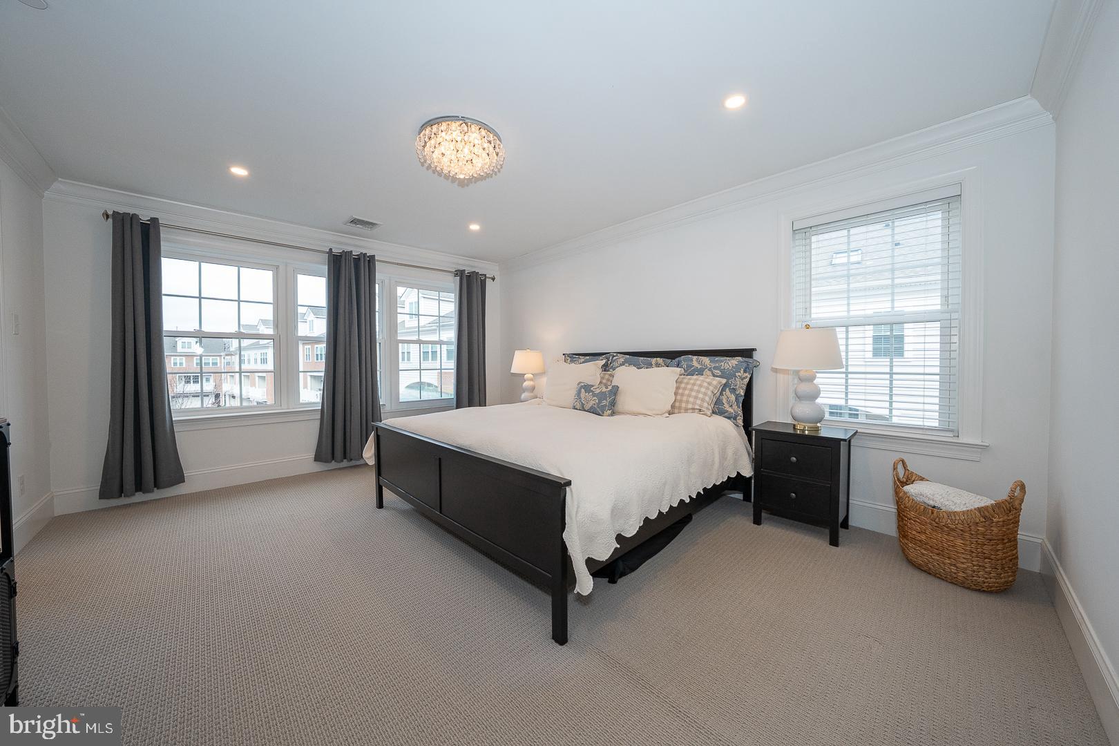 VILLAGE SQUARE - Residential