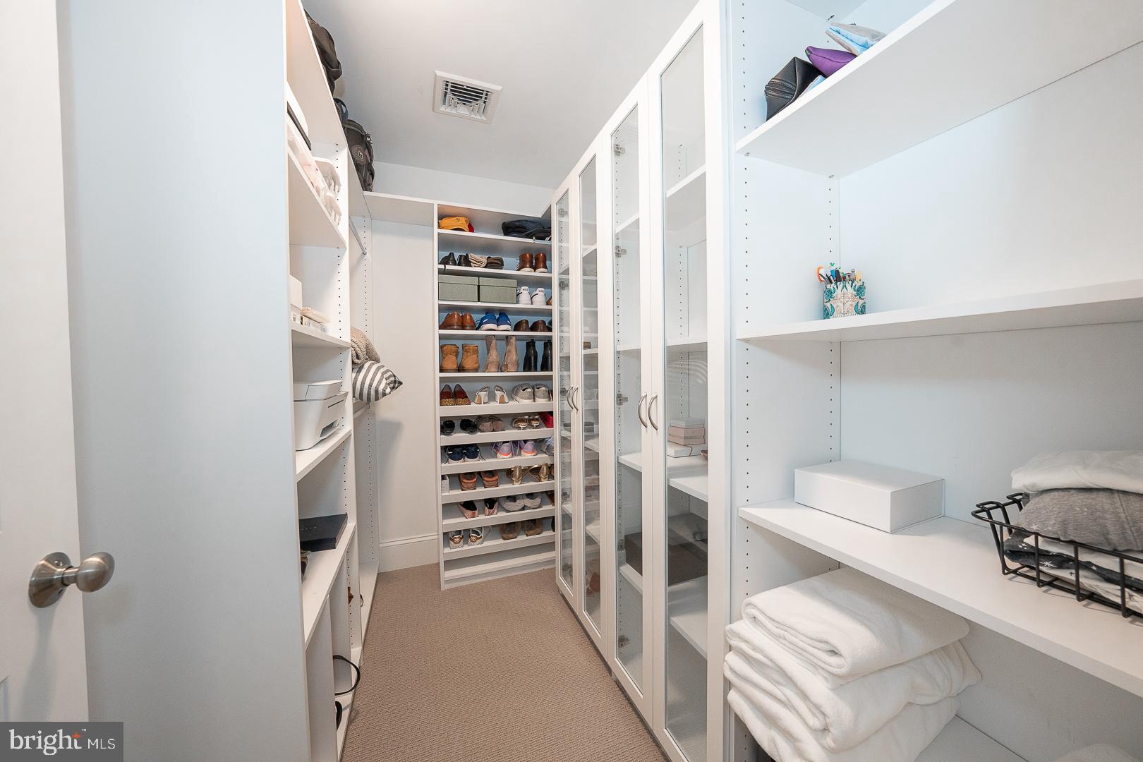 VILLAGE SQUARE - Residential