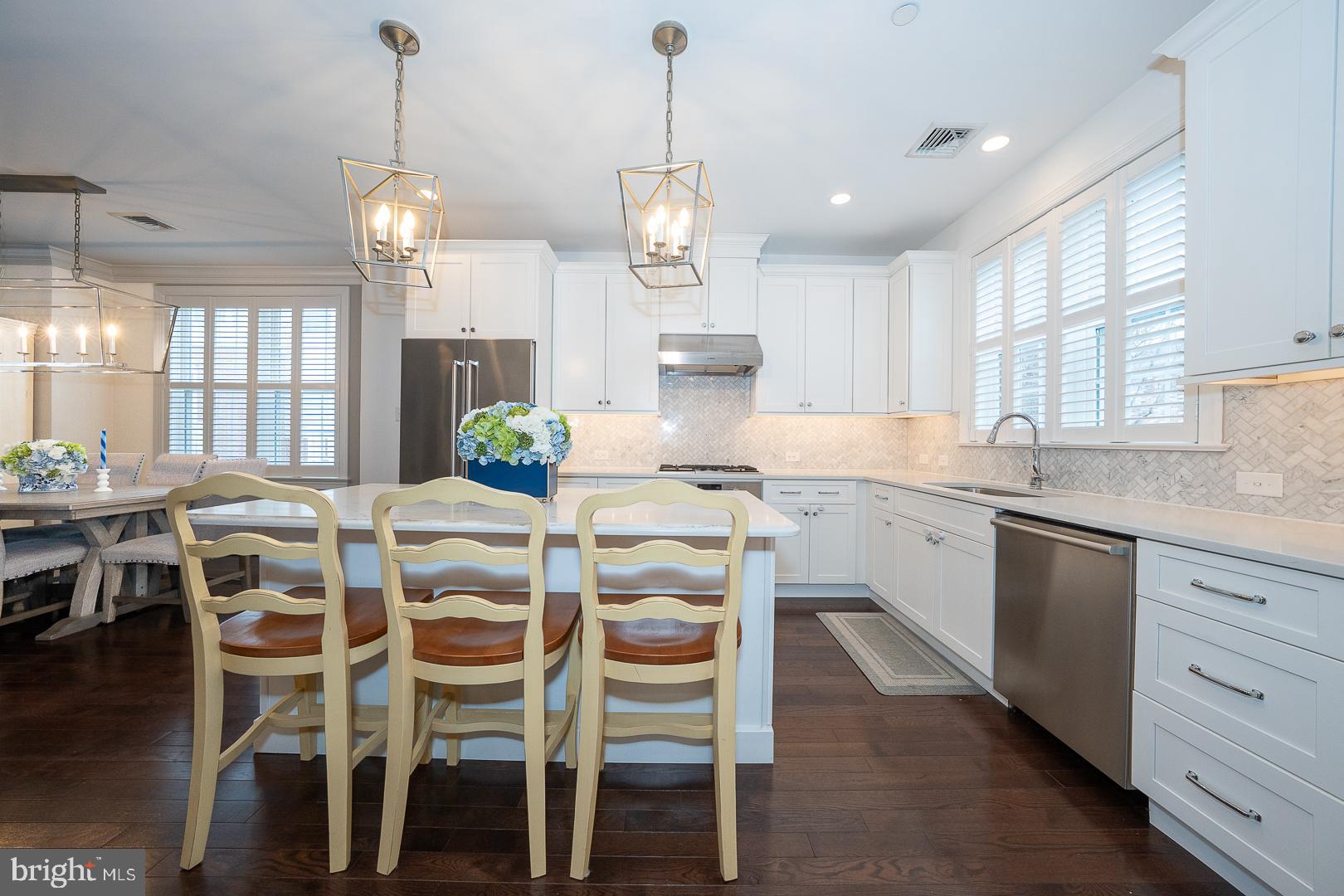 VILLAGE SQUARE - Residential