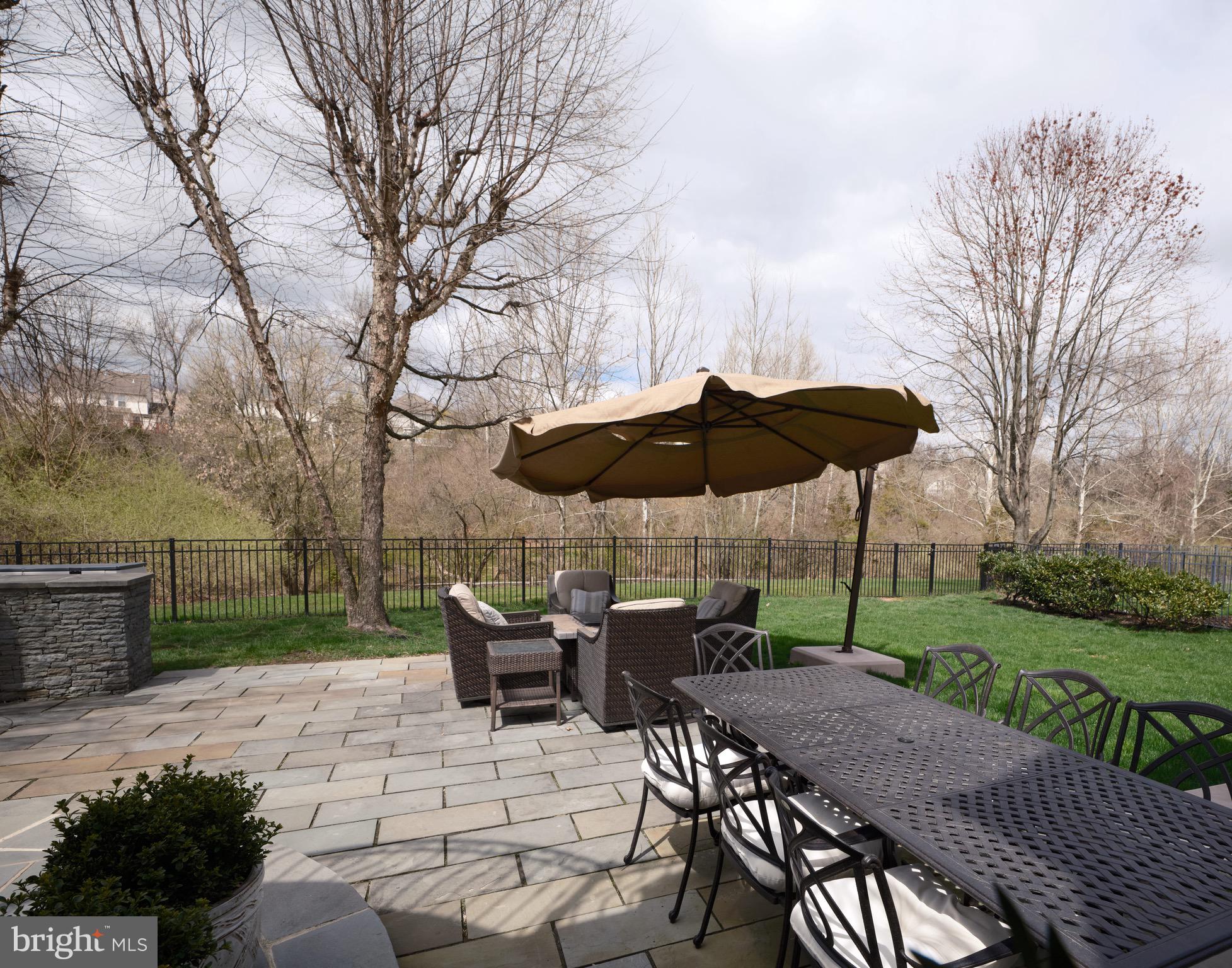 RIVERWOODS - Residential