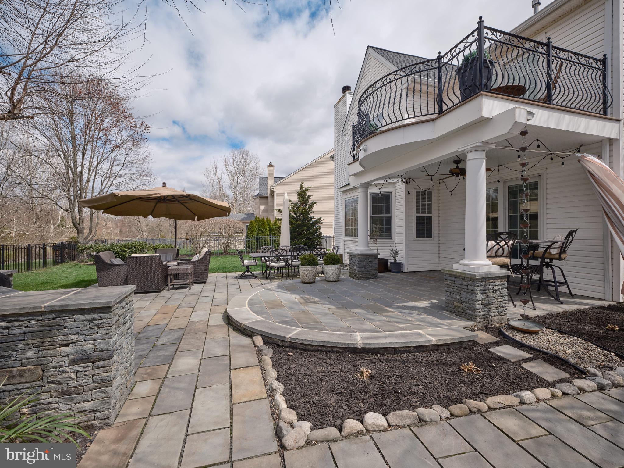 RIVERWOODS - Residential