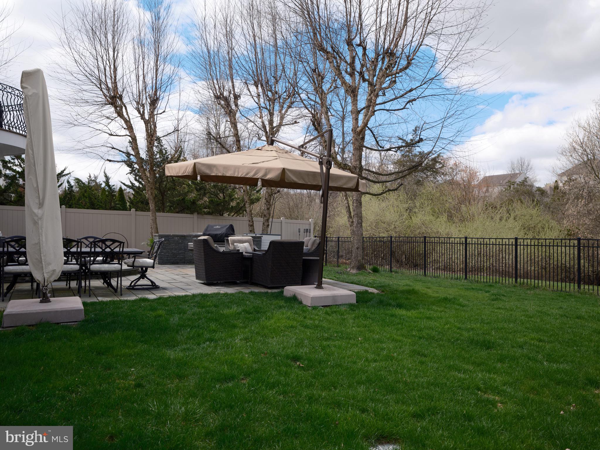 RIVERWOODS - Residential