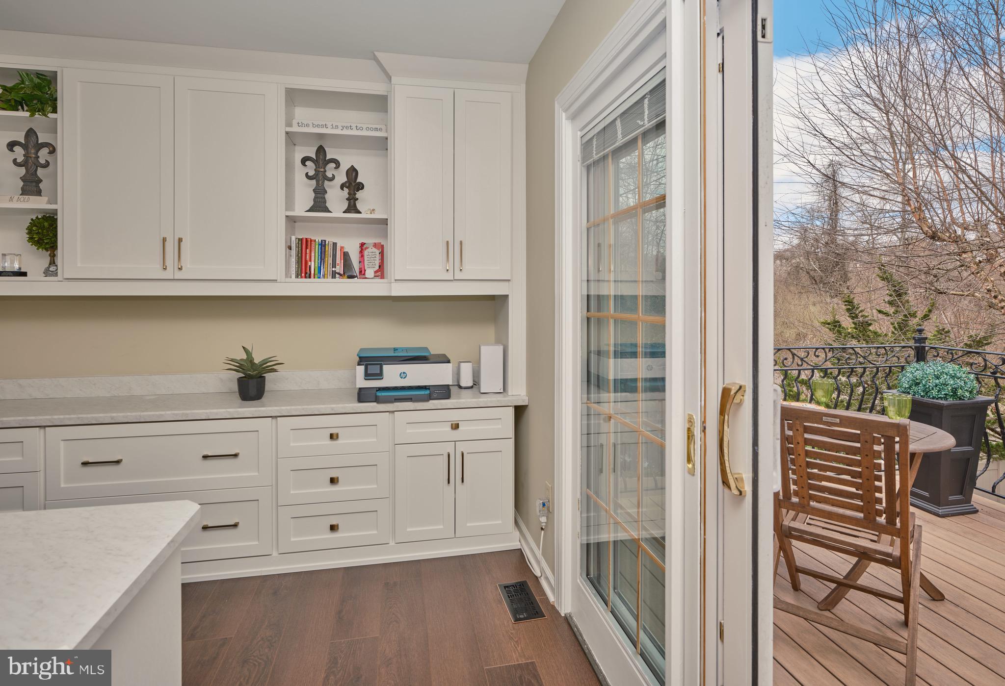 RIVERWOODS - Residential