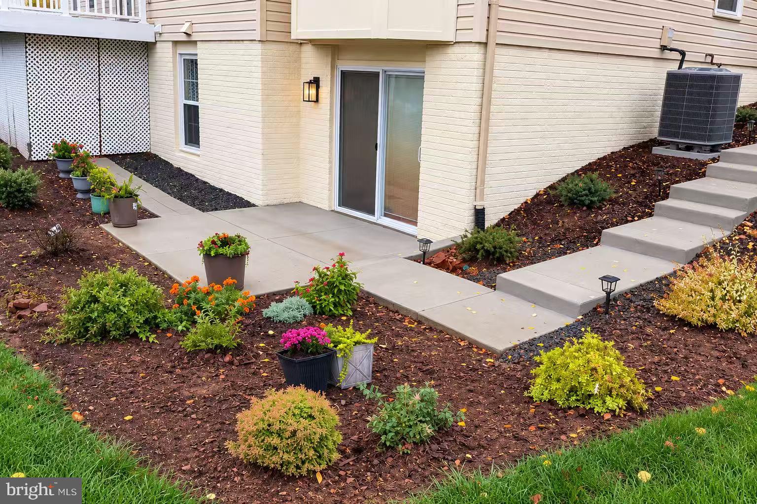 20820 GRAINERY COURT WALKOUT BASEMENT