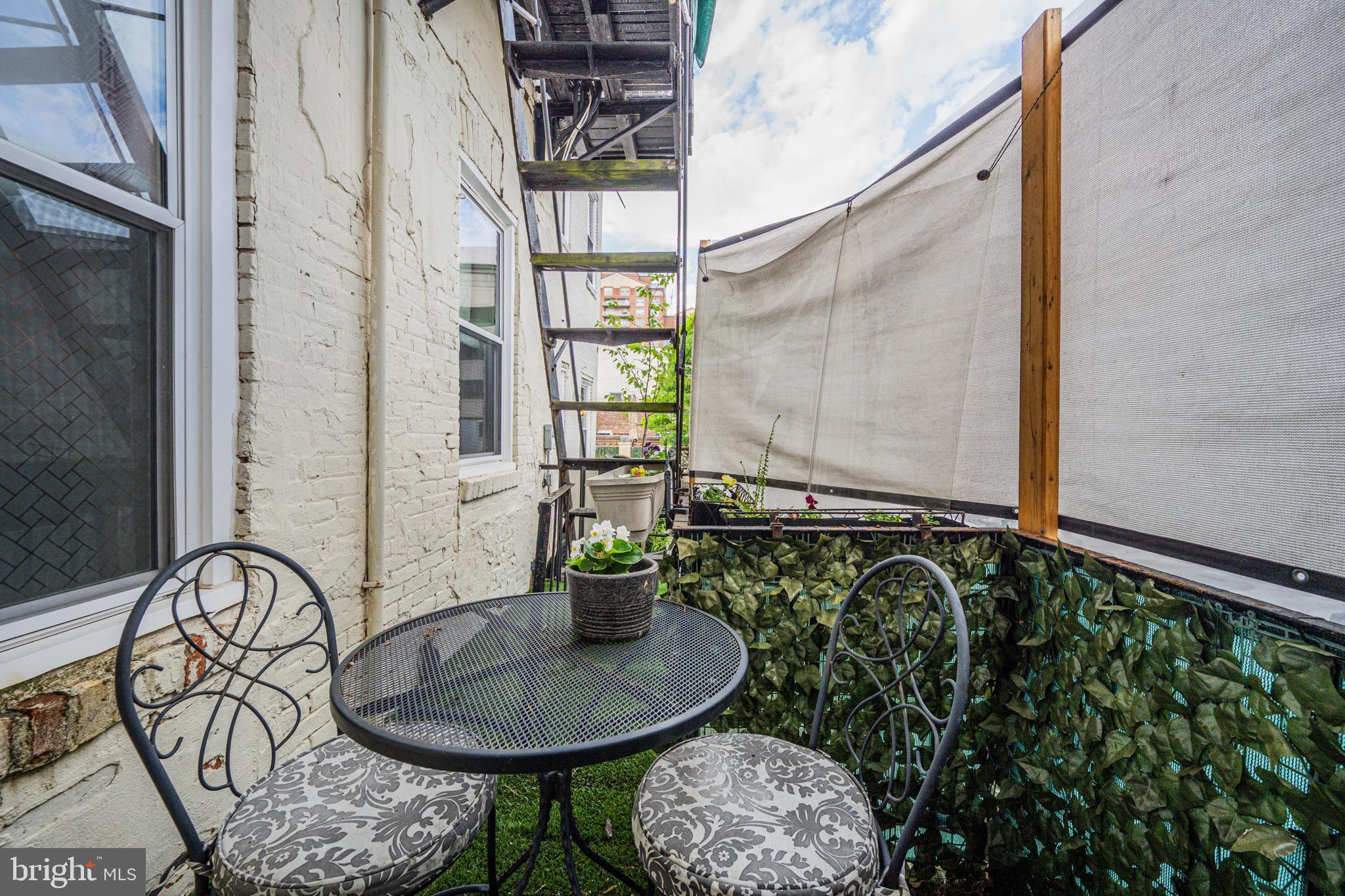 LITTLE ITALY - Commercial Sale