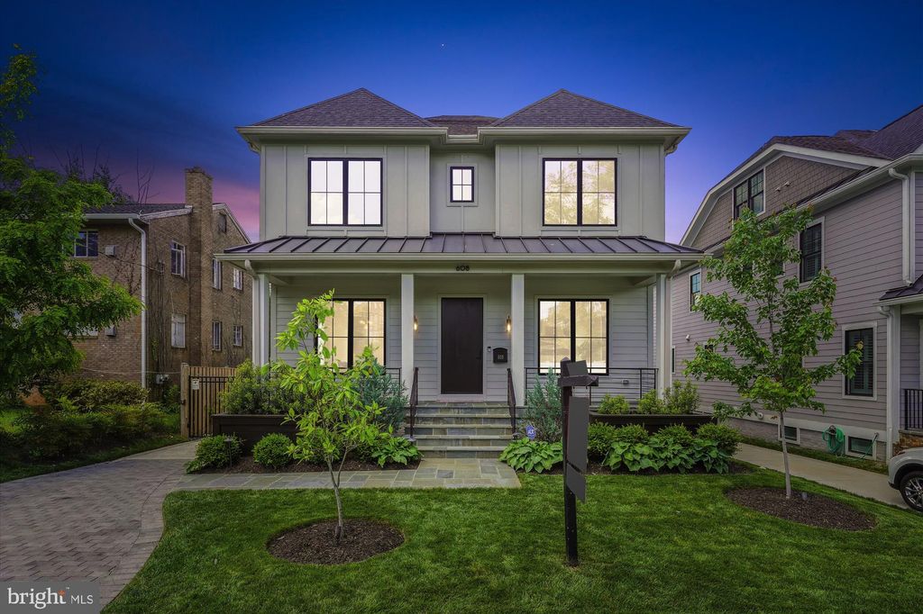 Photo of 608 N VERMONT ST, ARLINGTON, VA 22203 (MLS # VAAR2029802)