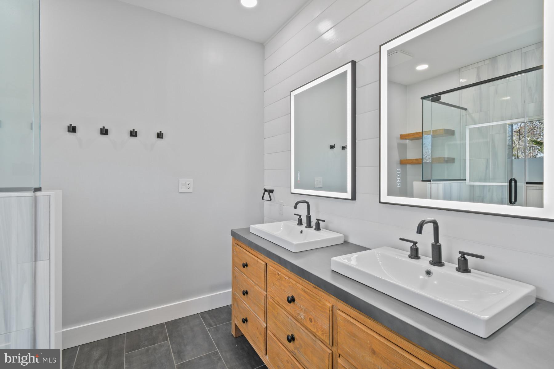 CAPE ISLE OF WIGHT - Residential