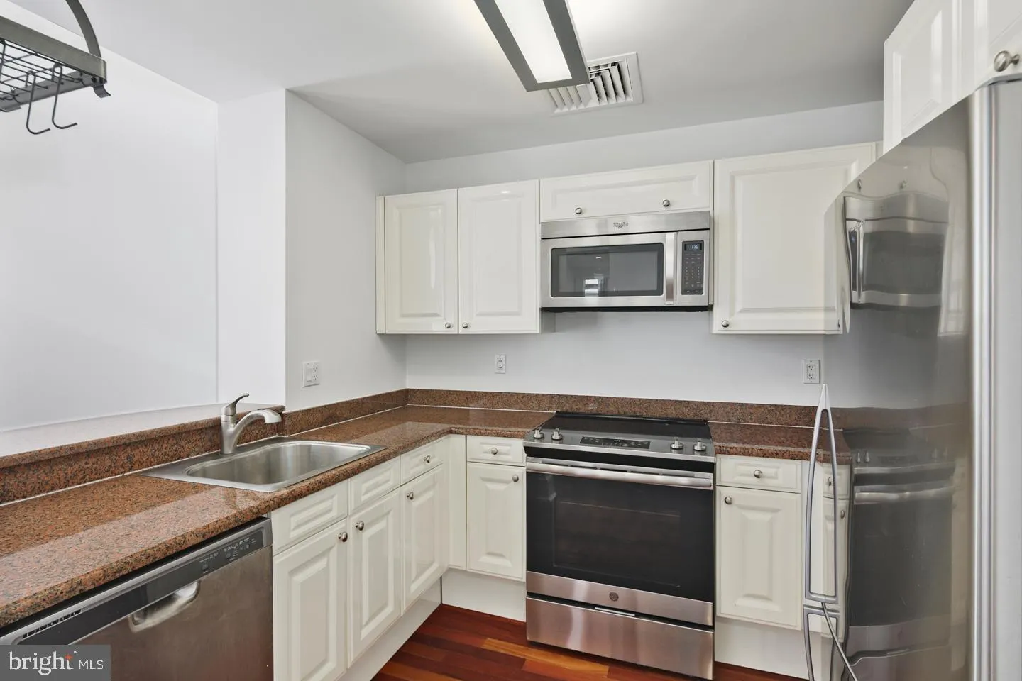 Philadelphia, Pennsylvania 19102, United States, 2 Bedrooms Bedrooms, ,2 BathroomsBathrooms,Residential,Active,187169