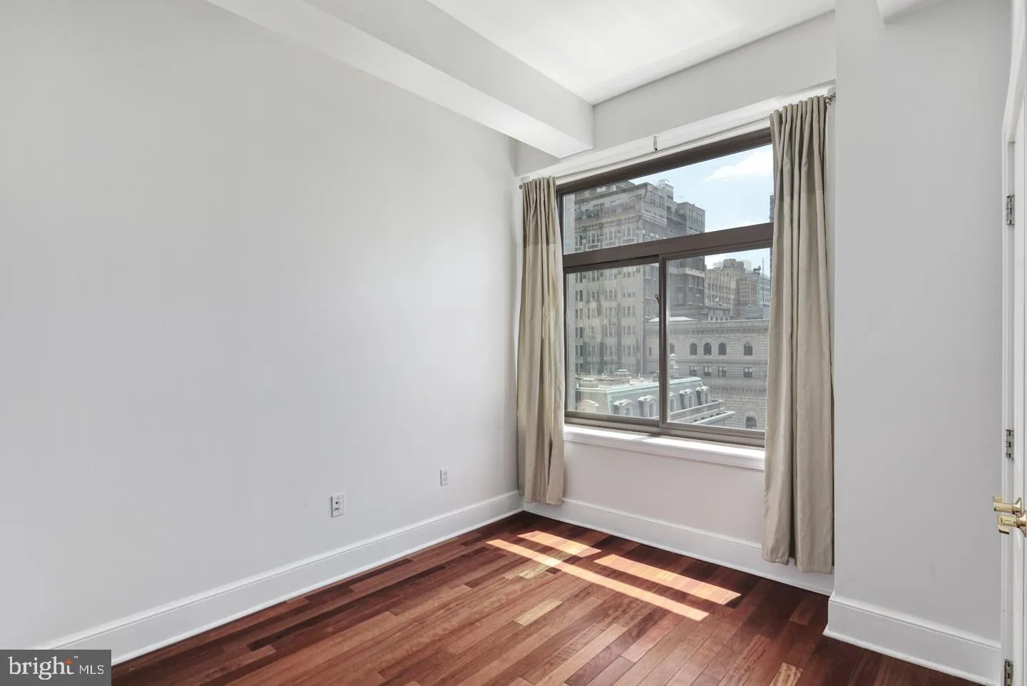 Philadelphia, Pennsylvania 19102, United States, 2 Bedrooms Bedrooms, ,2 BathroomsBathrooms,Residential,Active,187169