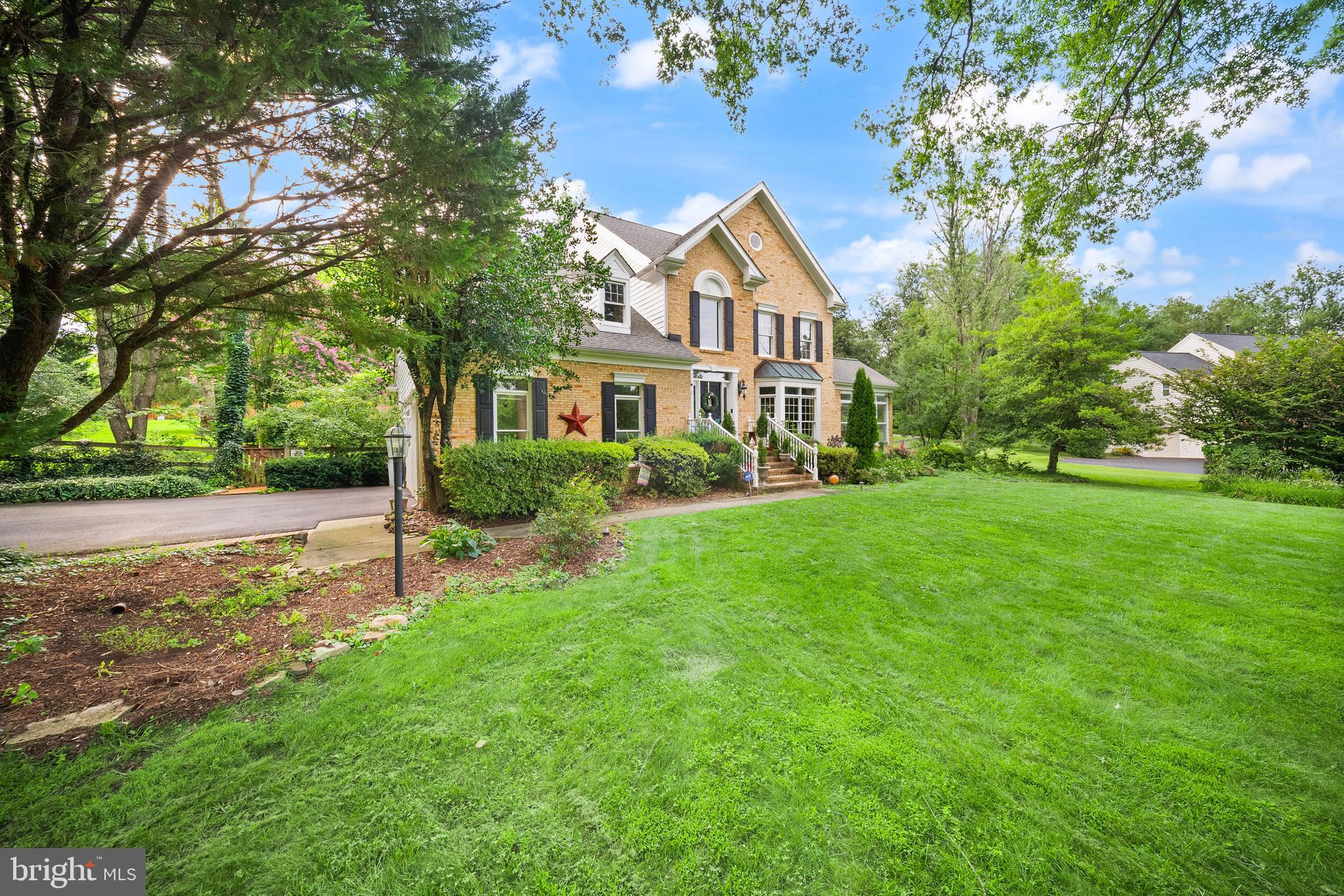 4280 LAWNVALE DRIVE