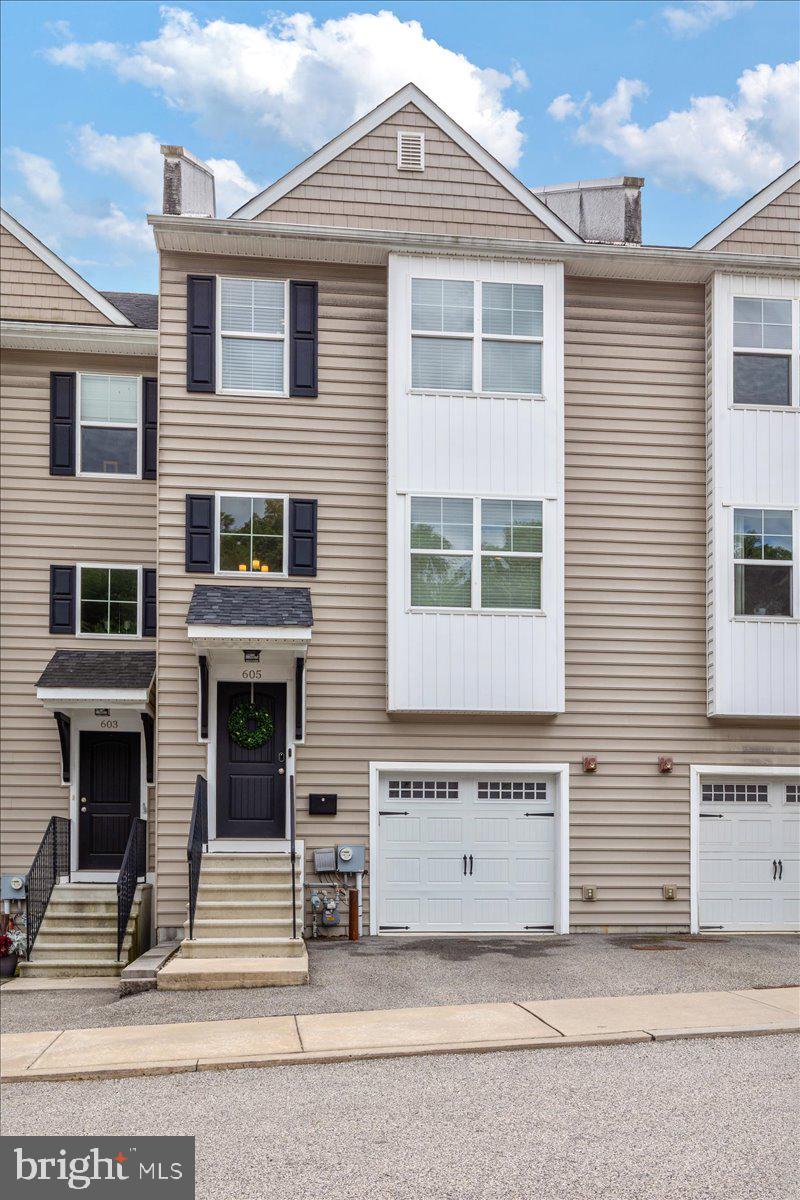 605 APPLE STREET