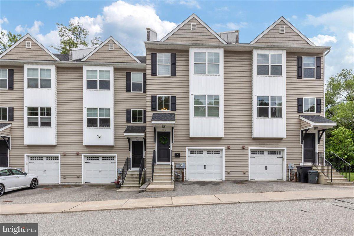 605 APPLE STREET