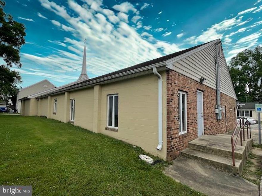 Located in an area that has the potential for dense project of affordable homes. There are 6 lots total. 4 are vacant and a church sits on the other two. Lots of different uses of the property and/or the lots for this project.