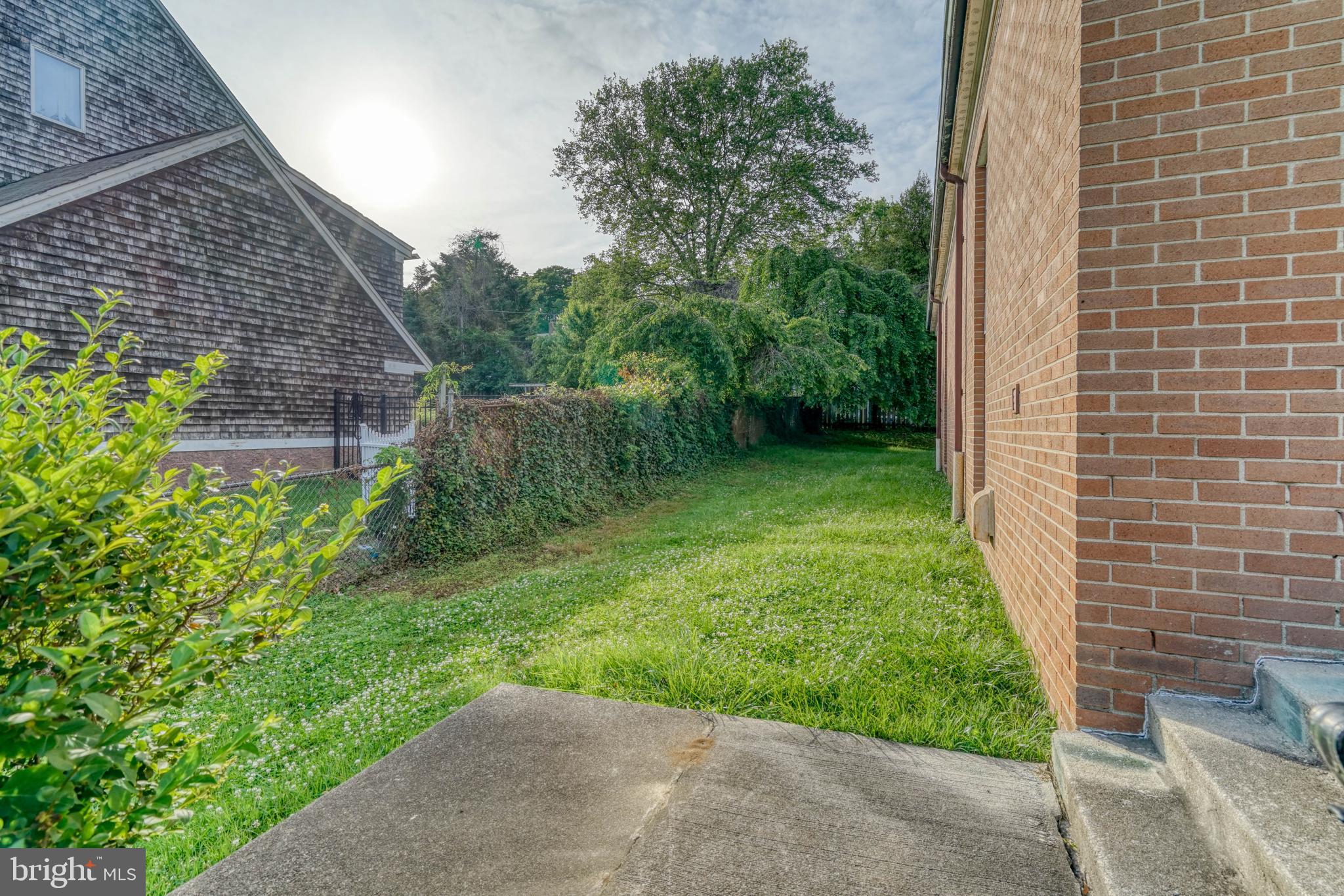 GREEN HILL - Commercial Sale