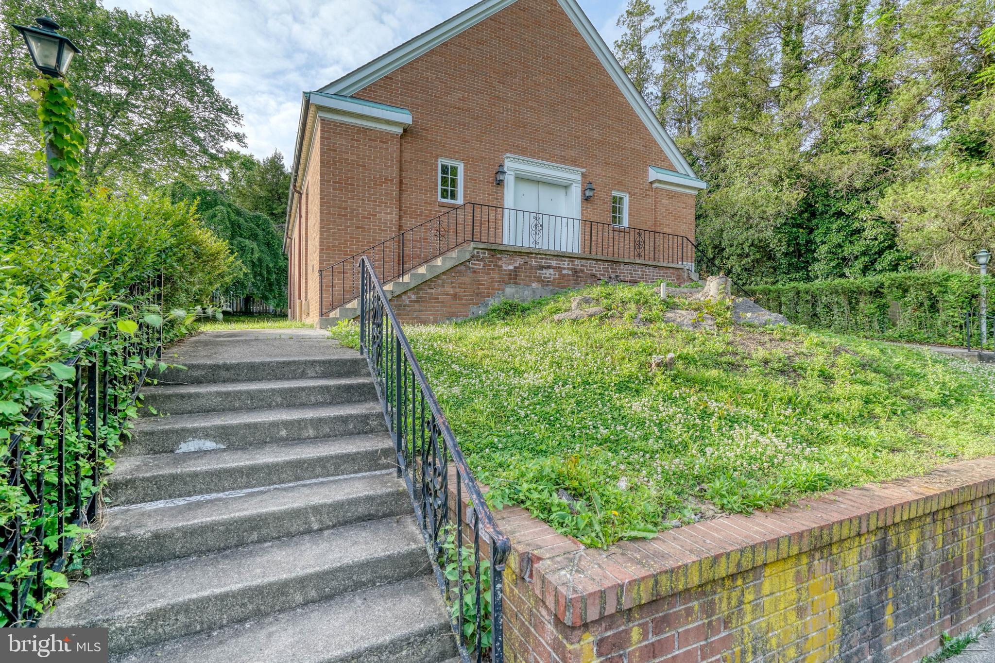 GREEN HILL - Commercial Sale