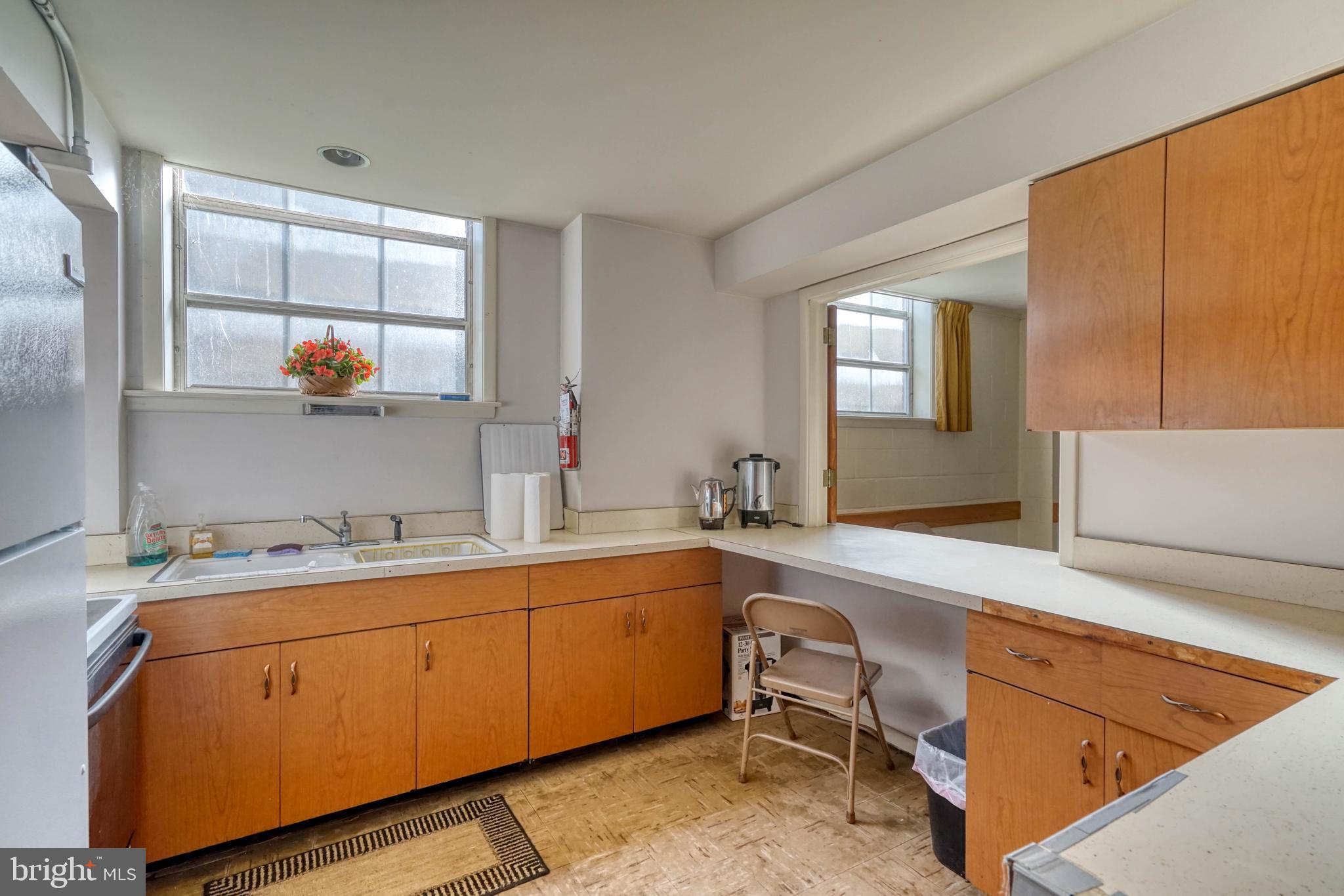 GREEN HILL - Commercial Sale