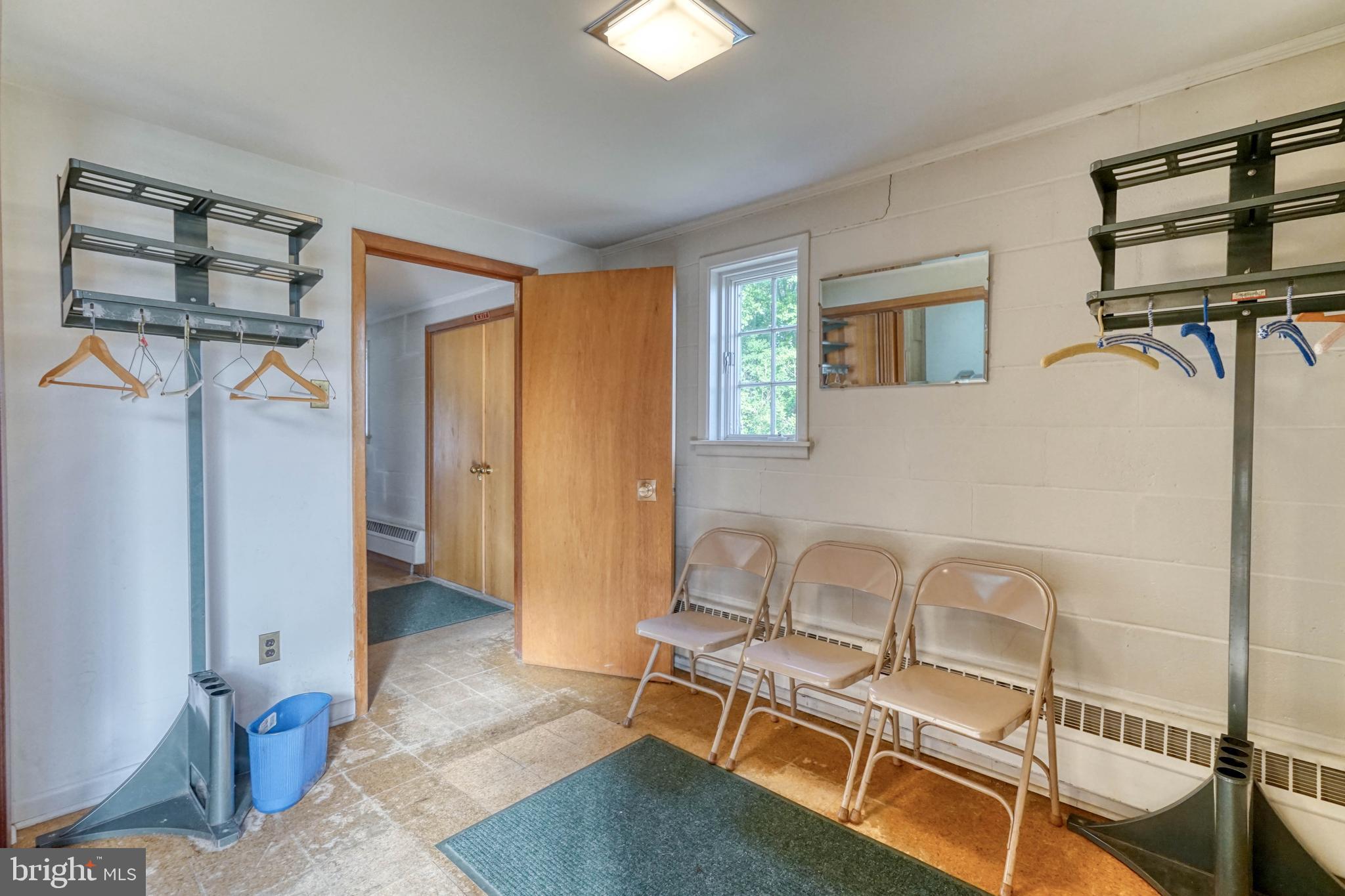 GREEN HILL - Commercial Sale