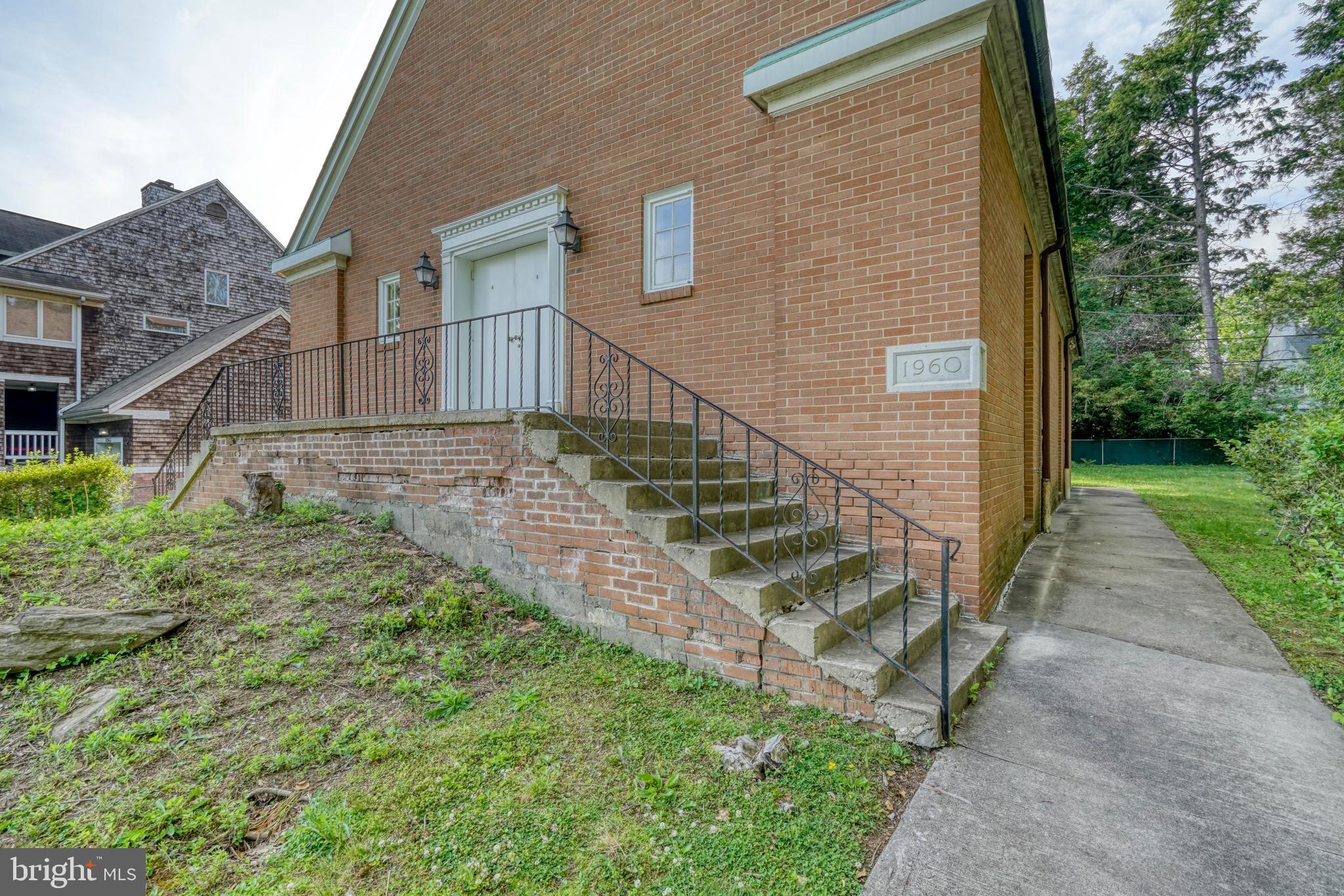 GREEN HILL - Commercial Sale