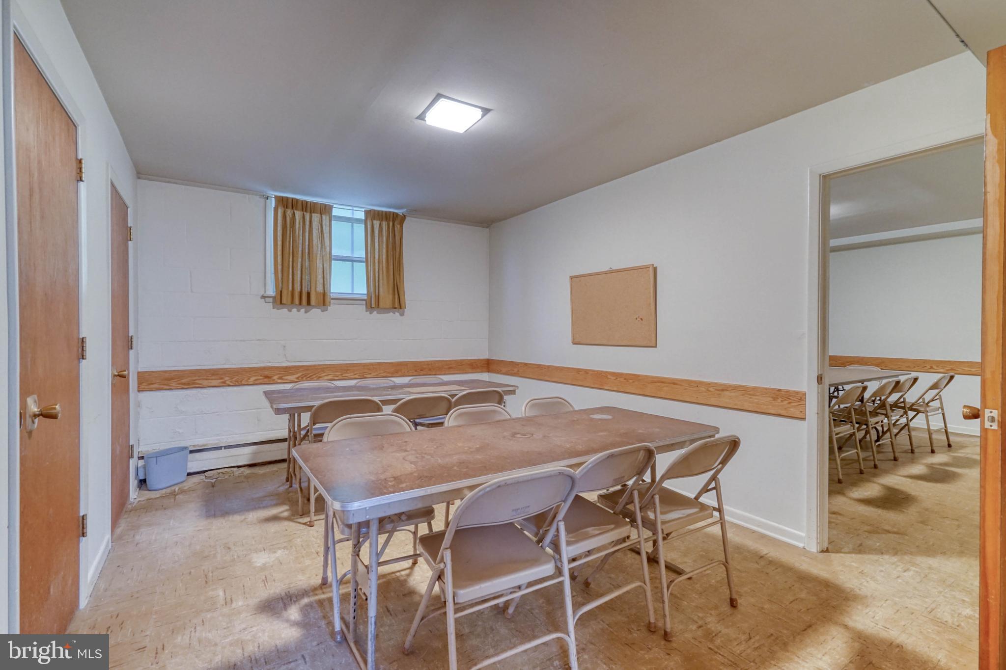 GREEN HILL - Commercial Sale