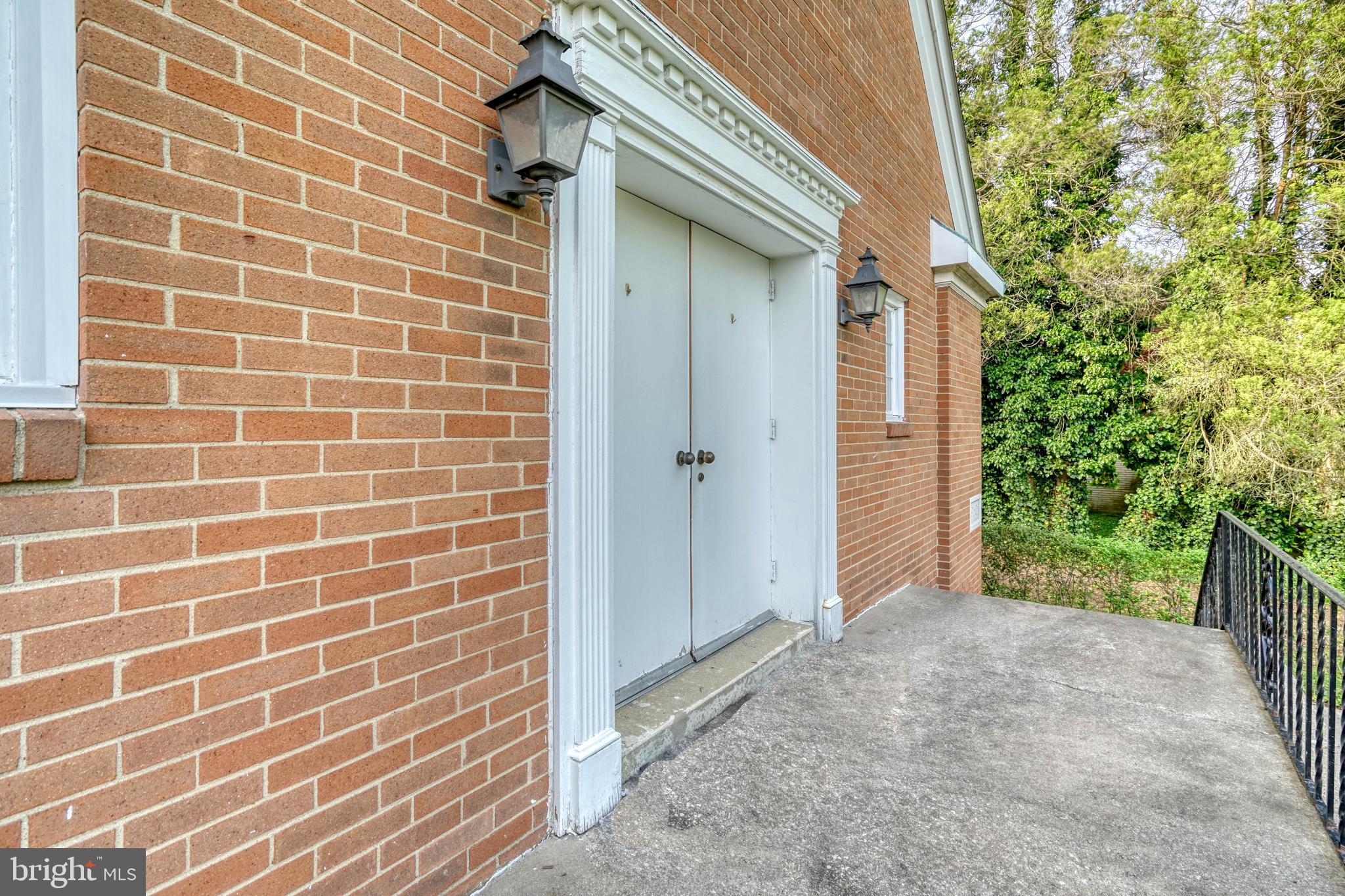 GREEN HILL - Commercial Sale