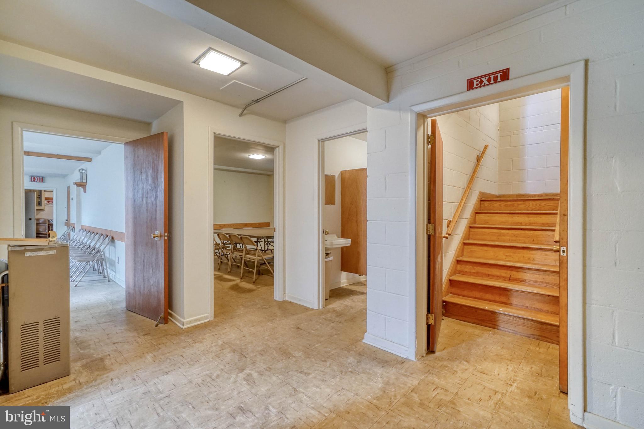 GREEN HILL - Commercial Sale