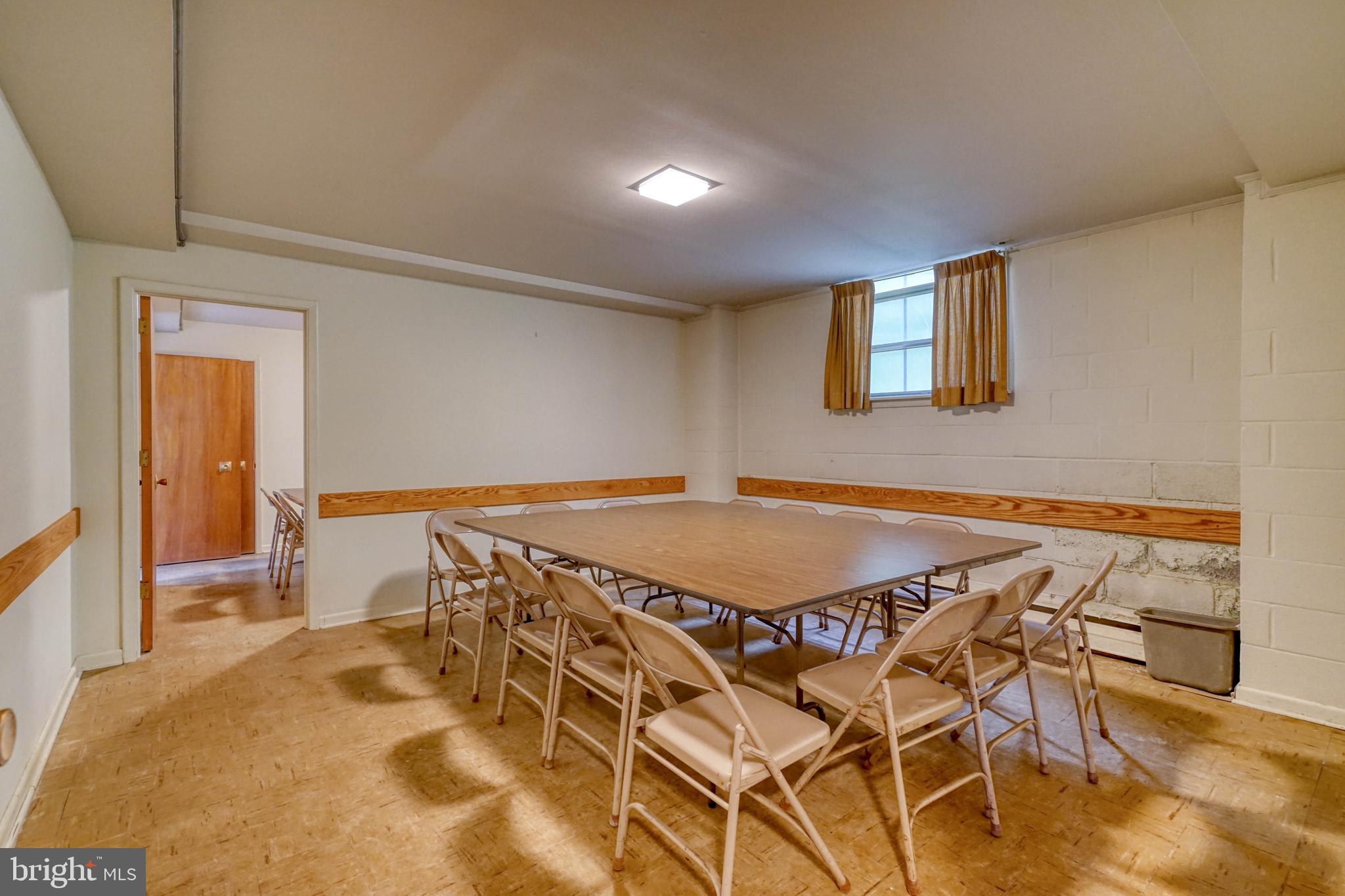 GREEN HILL - Commercial Sale