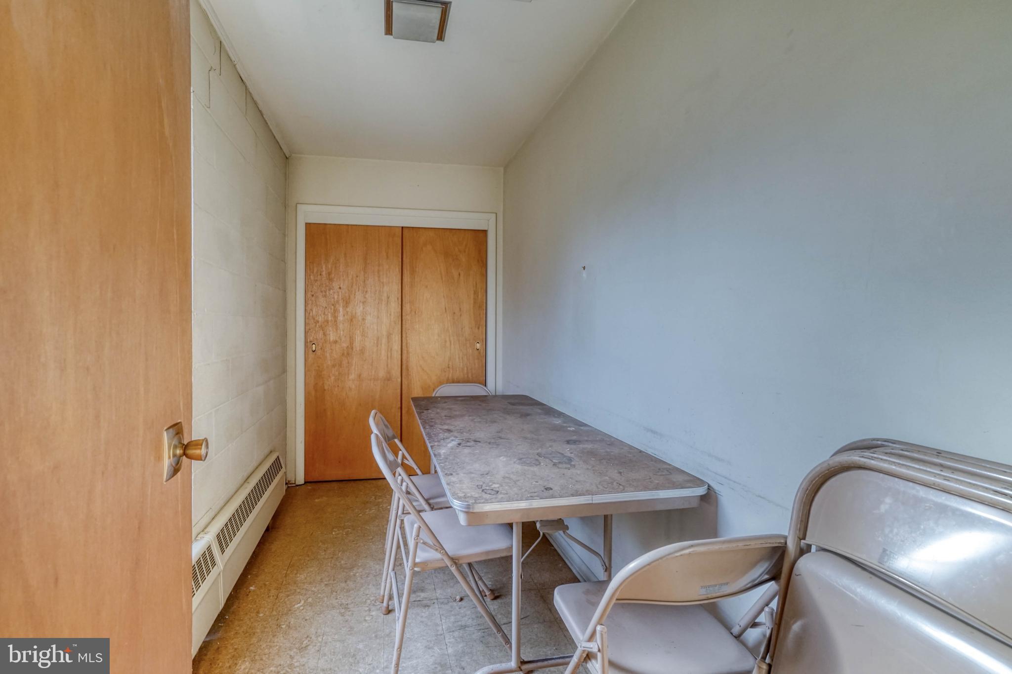 GREEN HILL - Commercial Sale