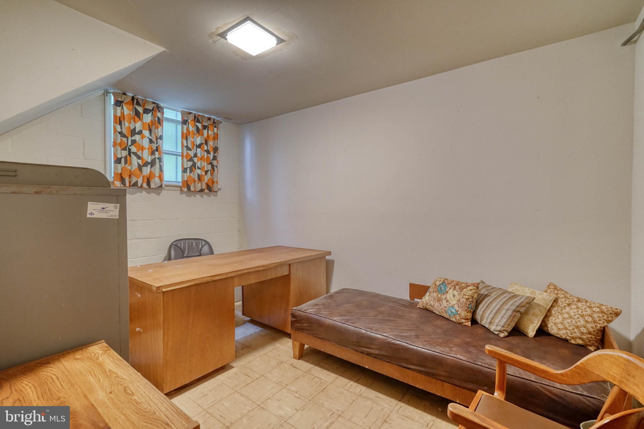 GREEN HILL - Commercial Sale