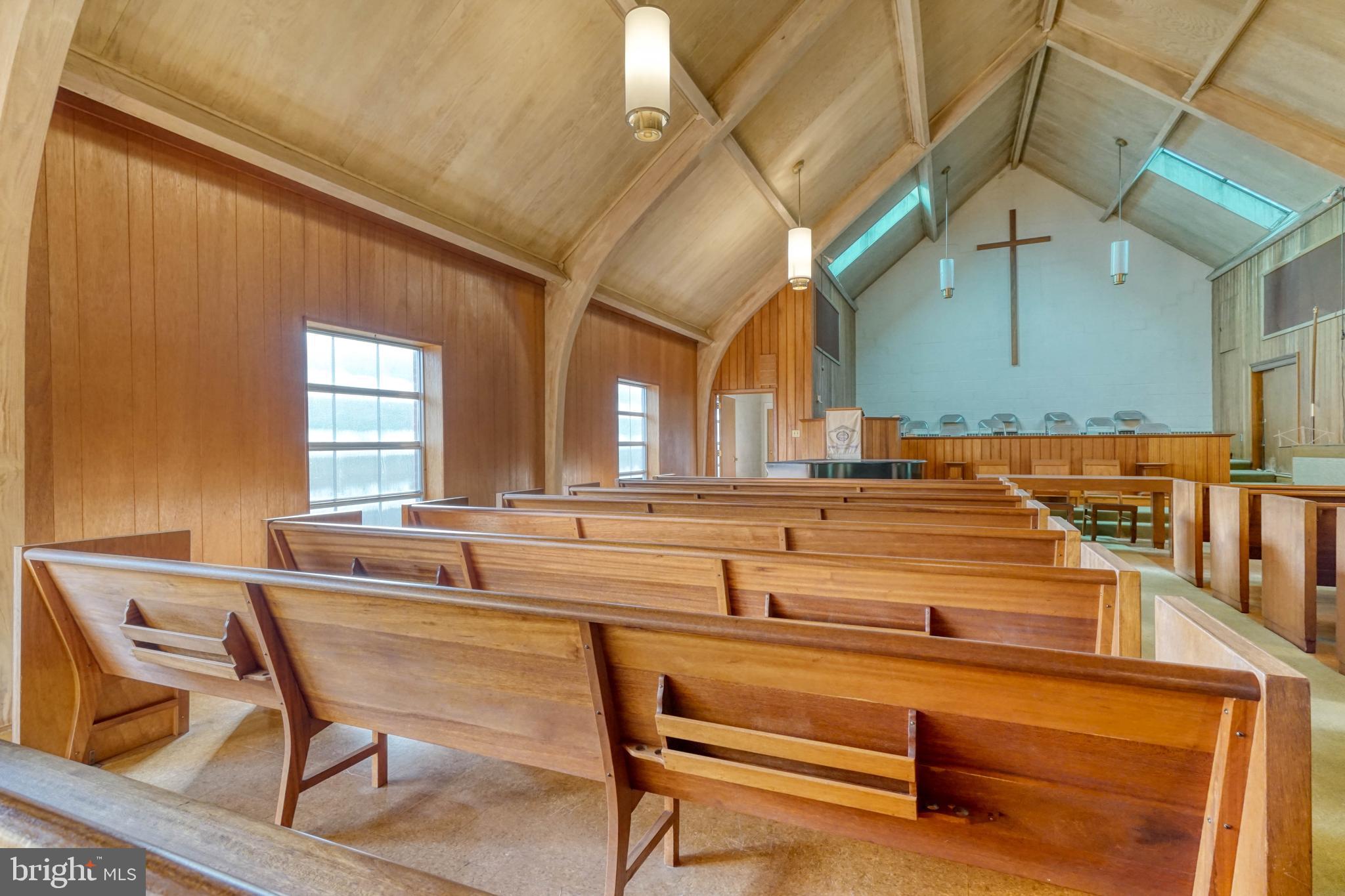 GREEN HILL - Commercial Sale