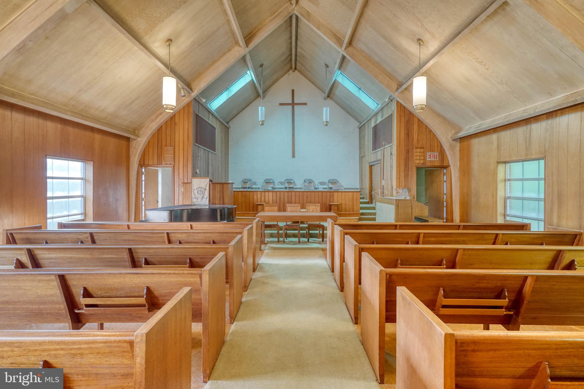 GREEN HILL - Commercial Sale