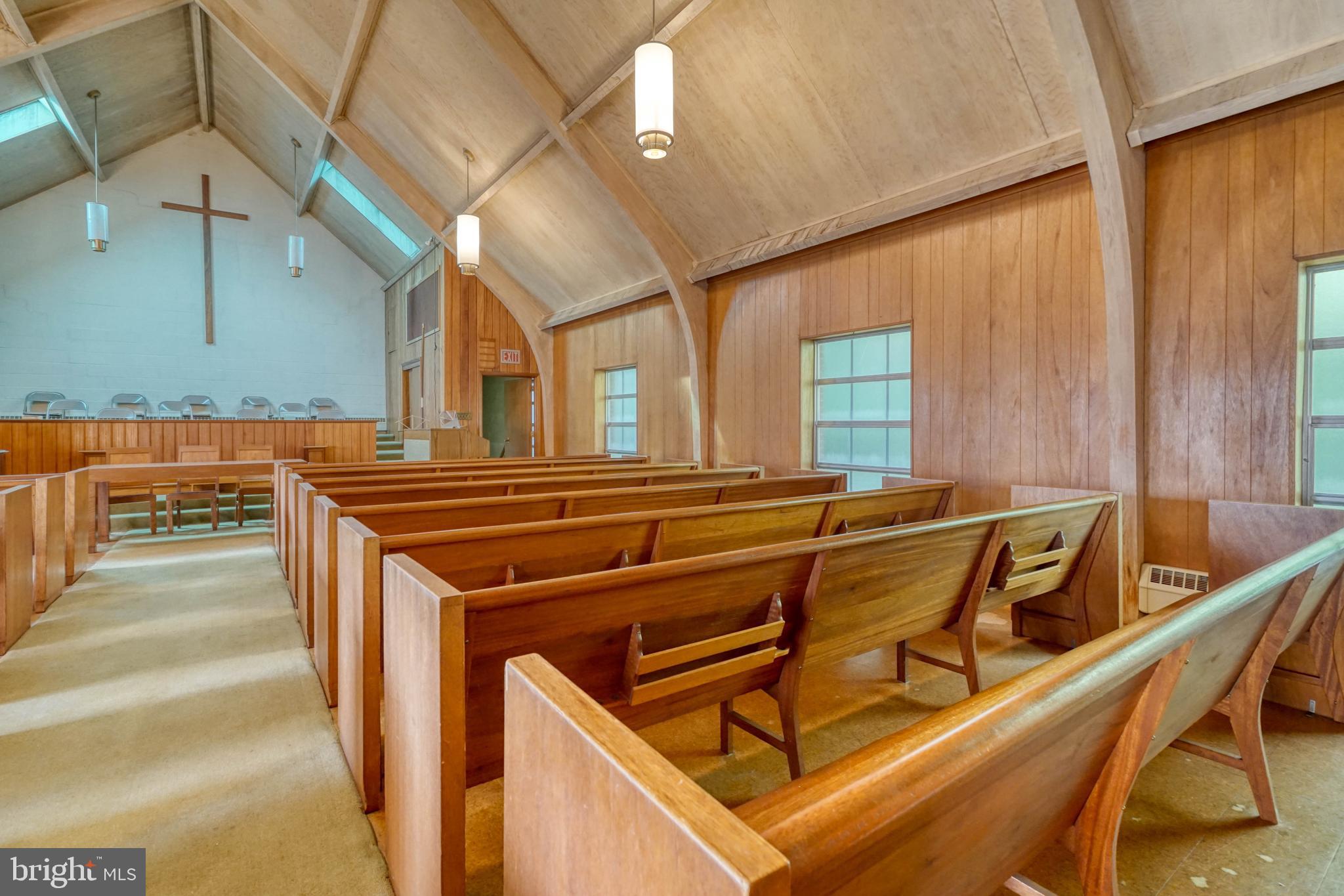 GREEN HILL - Commercial Sale