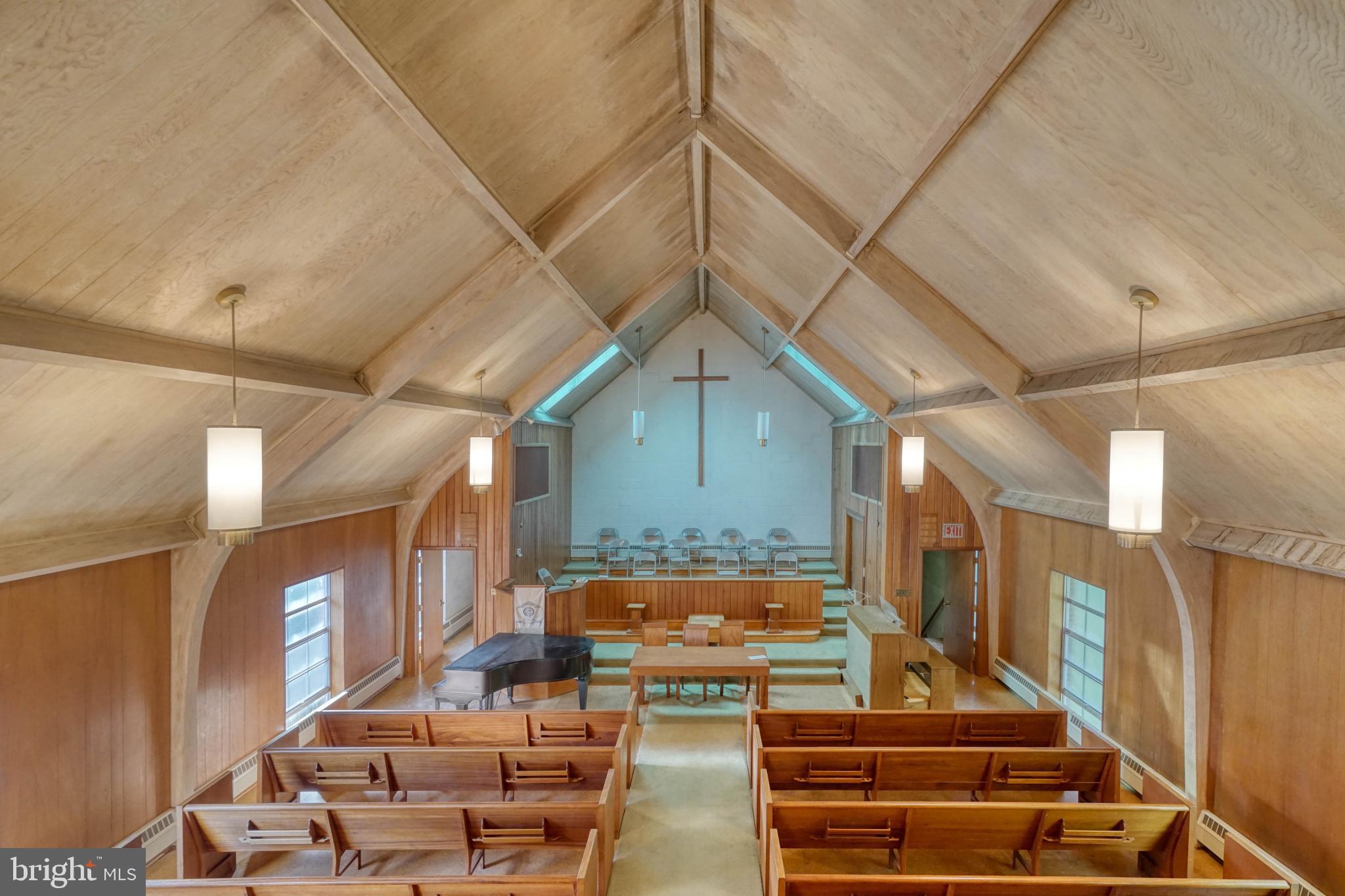 GREEN HILL - Commercial Sale