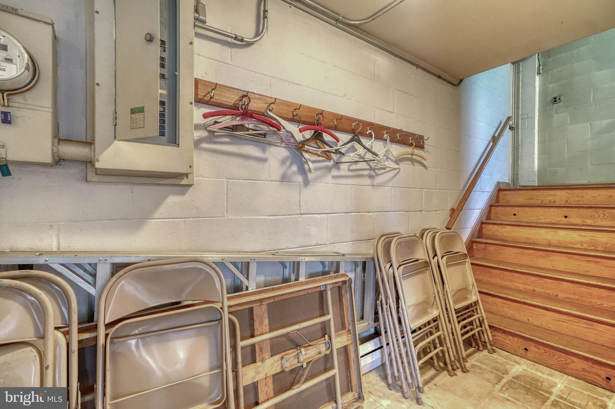 GREEN HILL - Commercial Sale